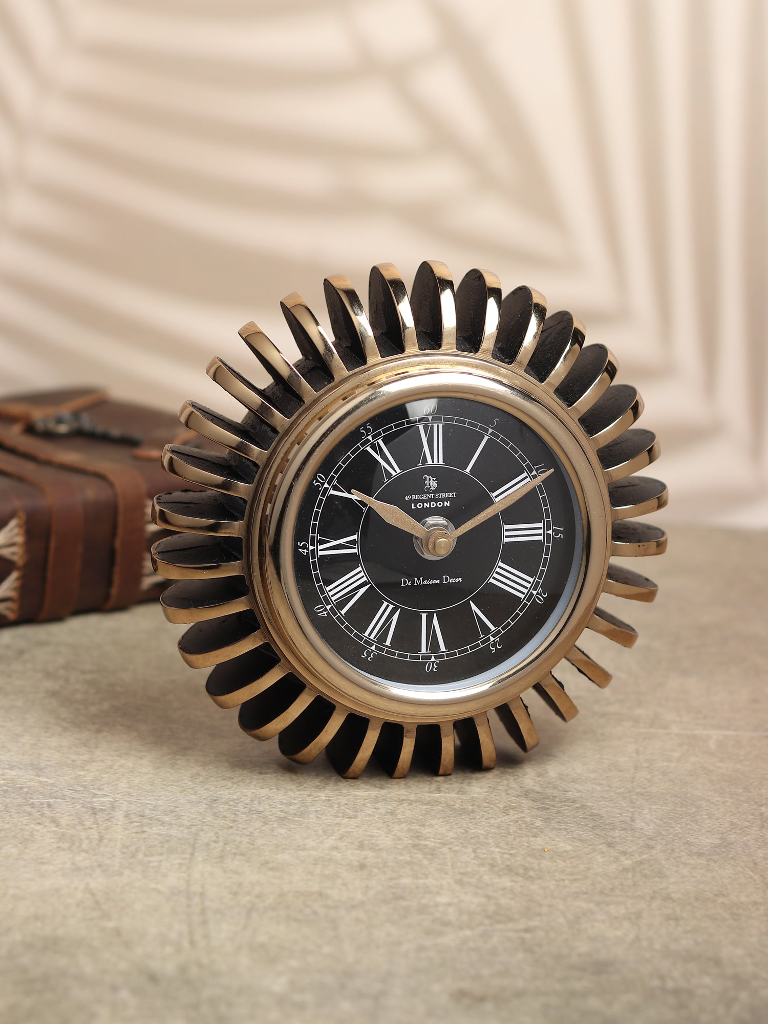 EdgeSculpt table clock Gold M.M.I. OVERSEAS