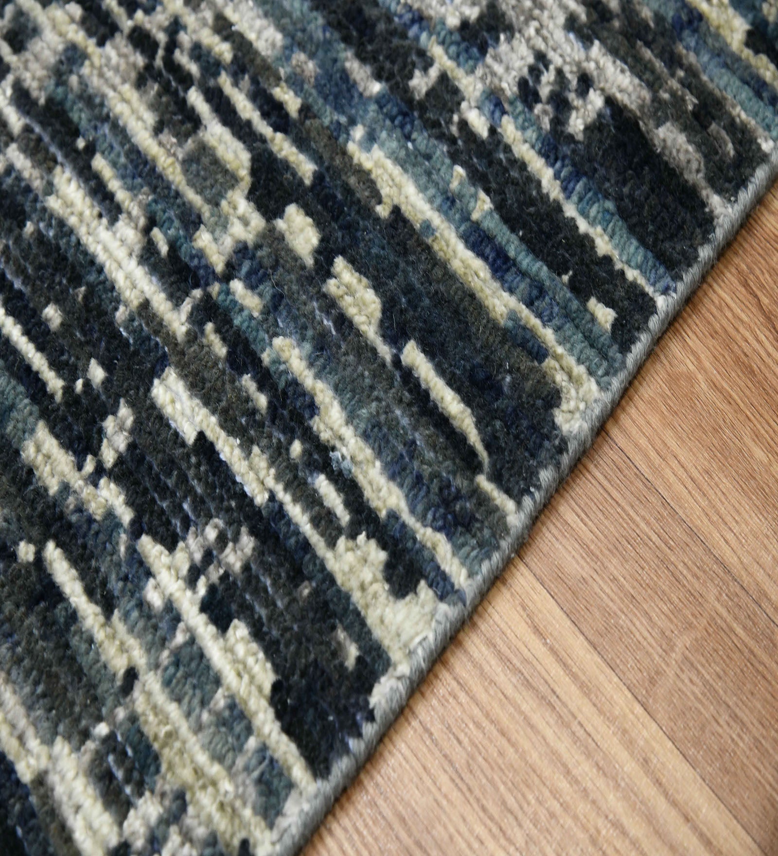 Metropolis Modern Pattern Hand Knotted Rectangle Anti-Skid Designer Carpet, Prayer Rug For Office Cabins, Small Living Spaces - 2'X3'