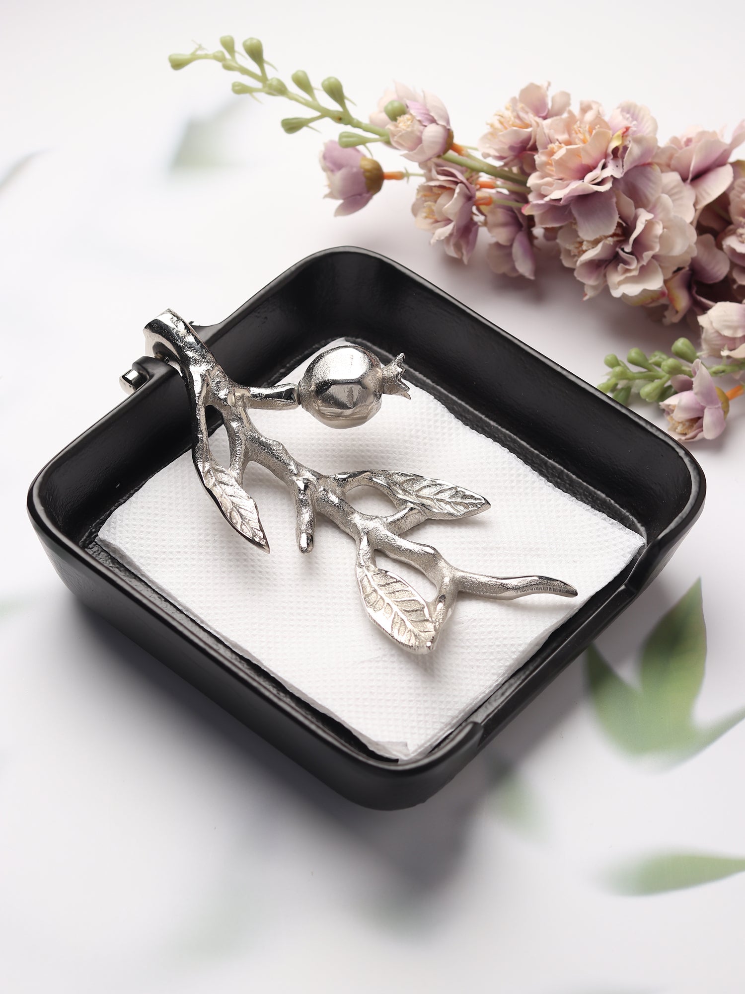 Leafy tissue holder in Black Silver M.M.I. OVERSEAS