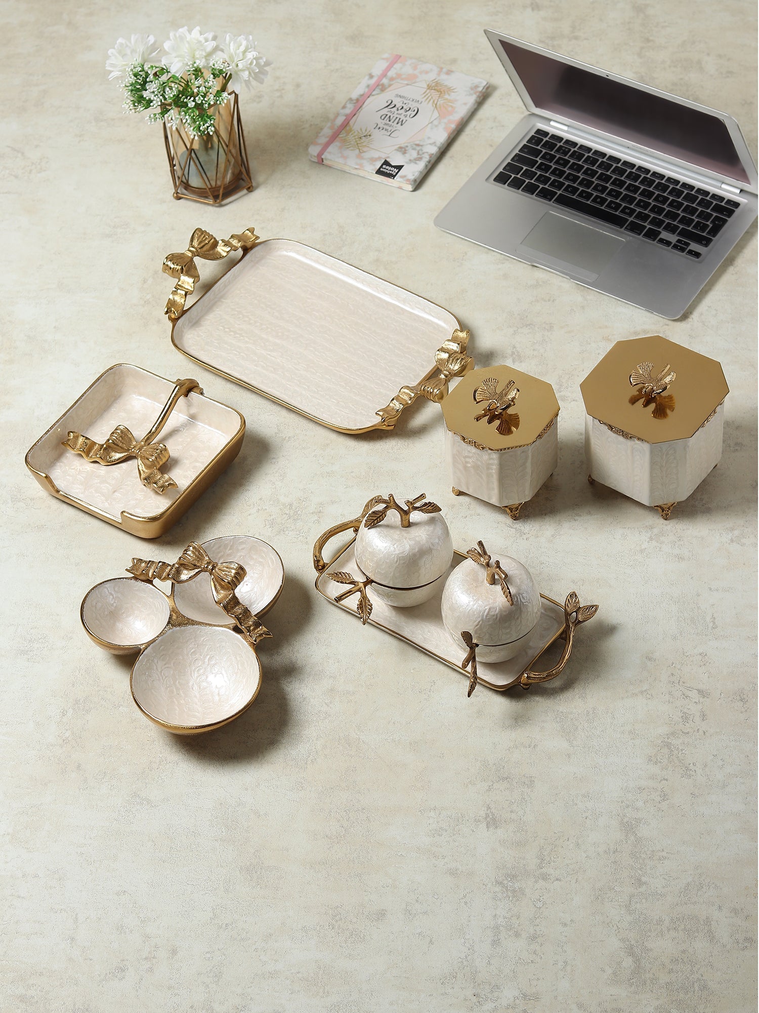 Avelion Ivory Pearl Tissue Holder M.M.I. OVERSEAS