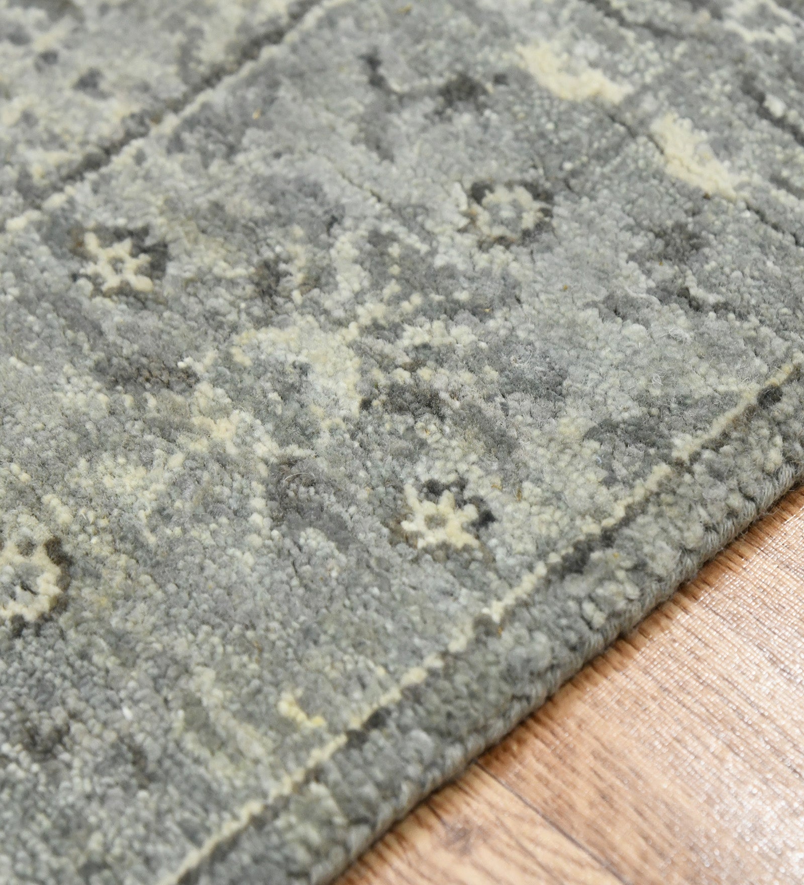 Nuit Arabe Traditional Pattern Hand Knotted Rectangle Anti-Skid Designer Carpet, Prayer Rug For Office Cabins, Small Living Spaces - 2'X3'