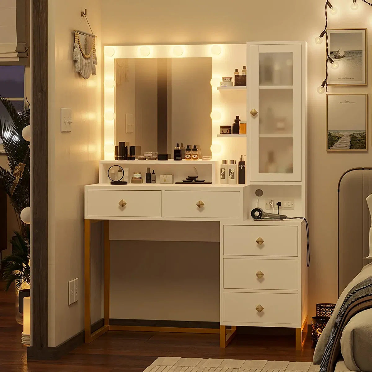 Stylish Dufault Vanity Table with Mirror and Bedroom Storage