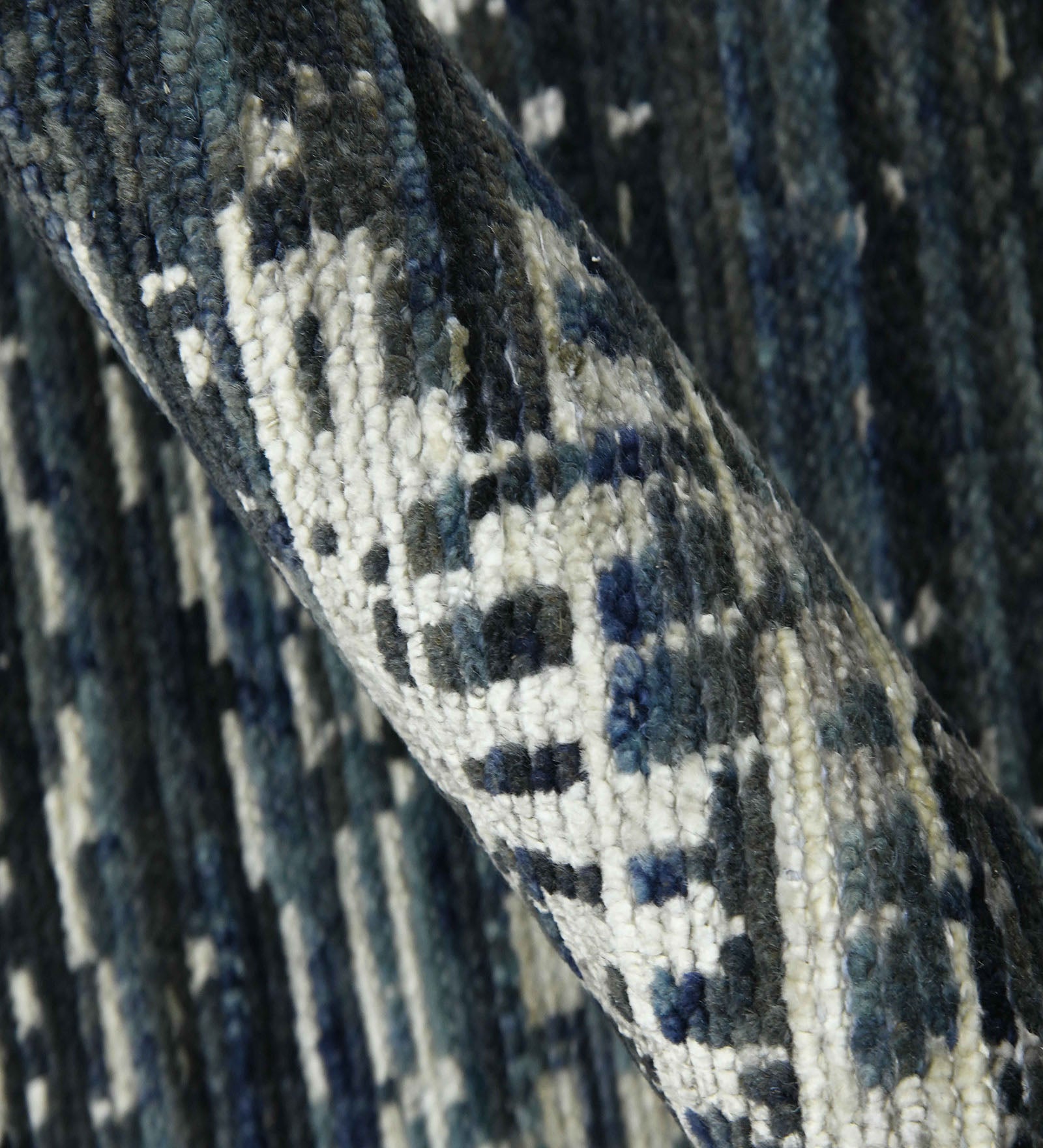 Metropolis Modern Pattern Hand Knotted Rectangle Anti-Skid Designer Carpet, Prayer Rug For Office Cabins, Small Living Spaces - 2'X3'