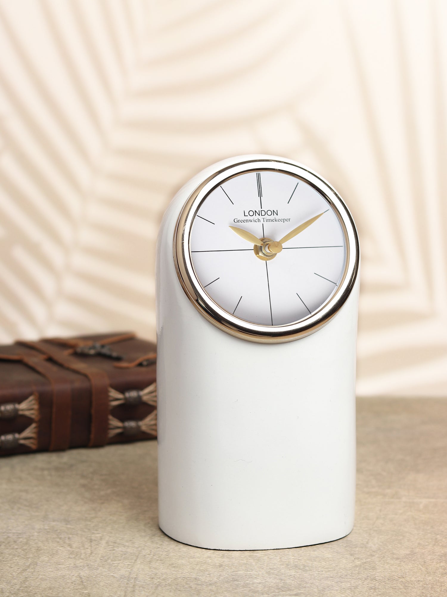 Temporal table clock in White M.M.I. OVERSEAS
