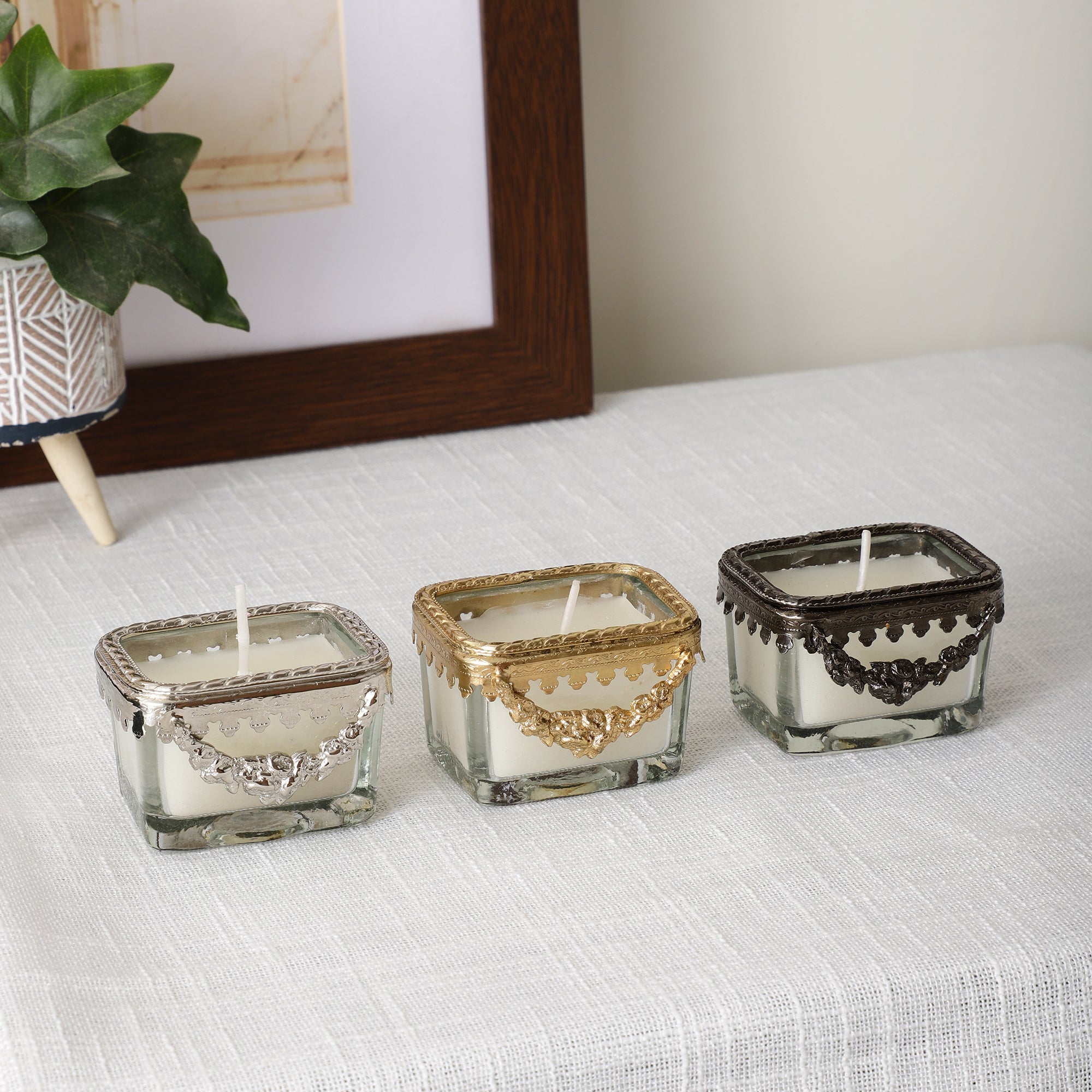 Snowy Whisper White Scented Candle Glass Jar With Golden Ring M.M.I. OVERSEAS