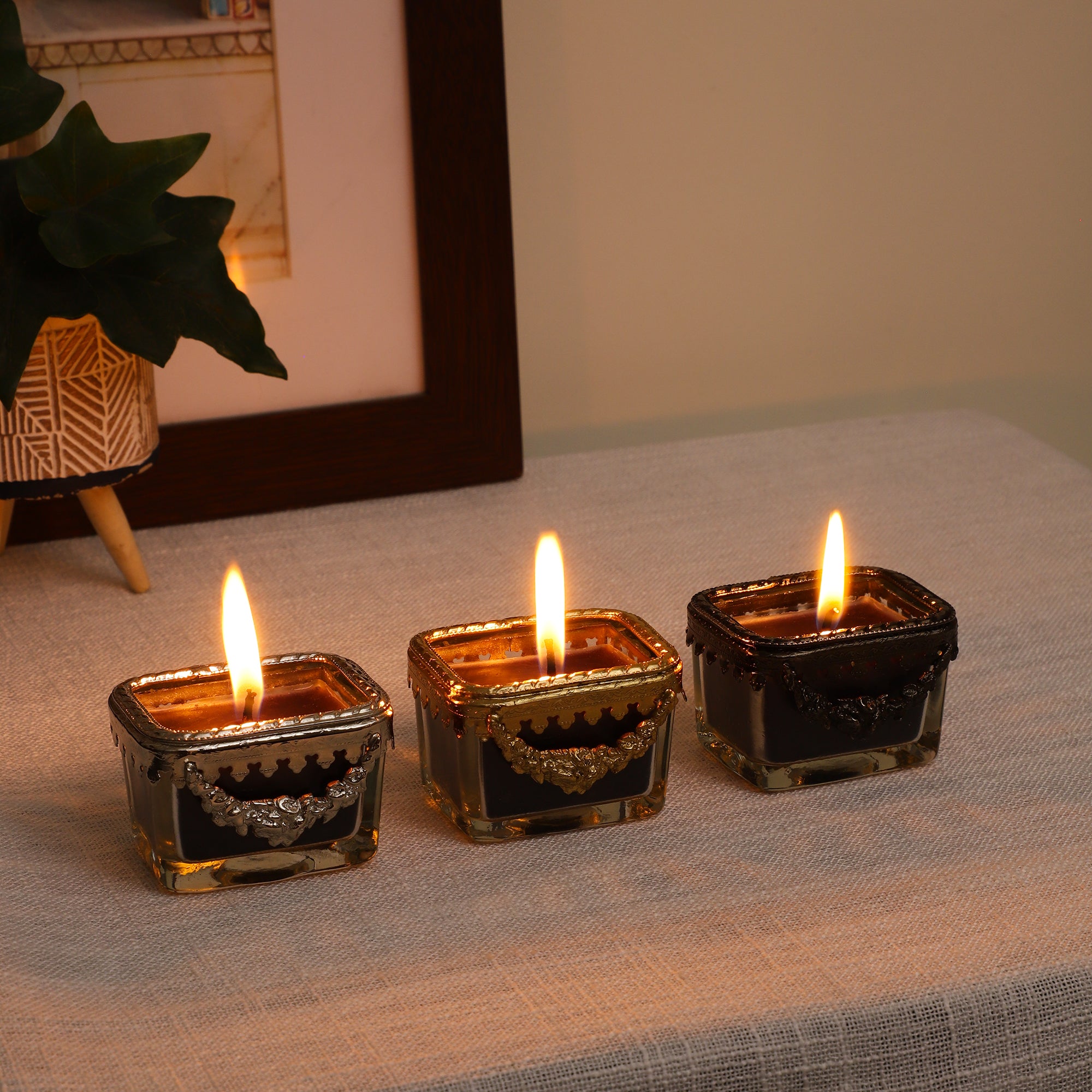 black velvet Scented candle glass jar with Golden Ring M.M.I. OVERSEAS