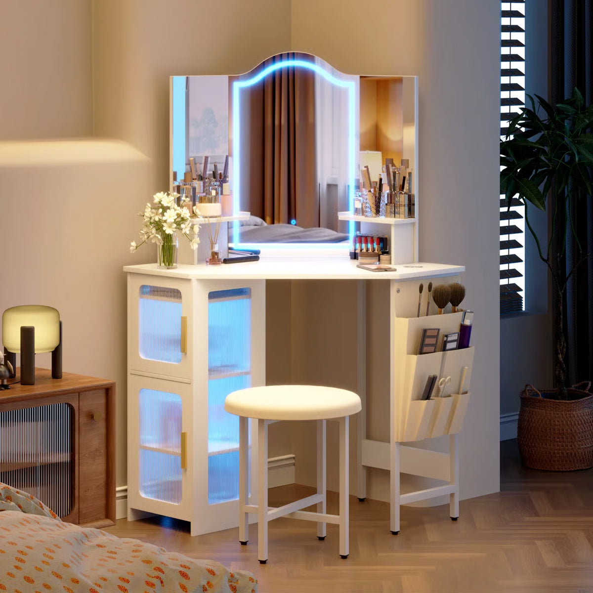 Audryanna Vanity Desk for Bedroom with Mirror and Elegant Design-OUCH CART |Dressing table