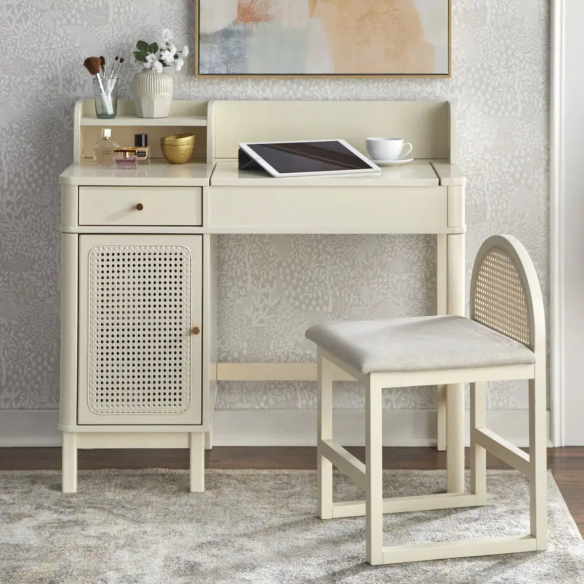 Bayview Makeup Vanity Table with Stool โ Elegant Bedroom Dressing Desk