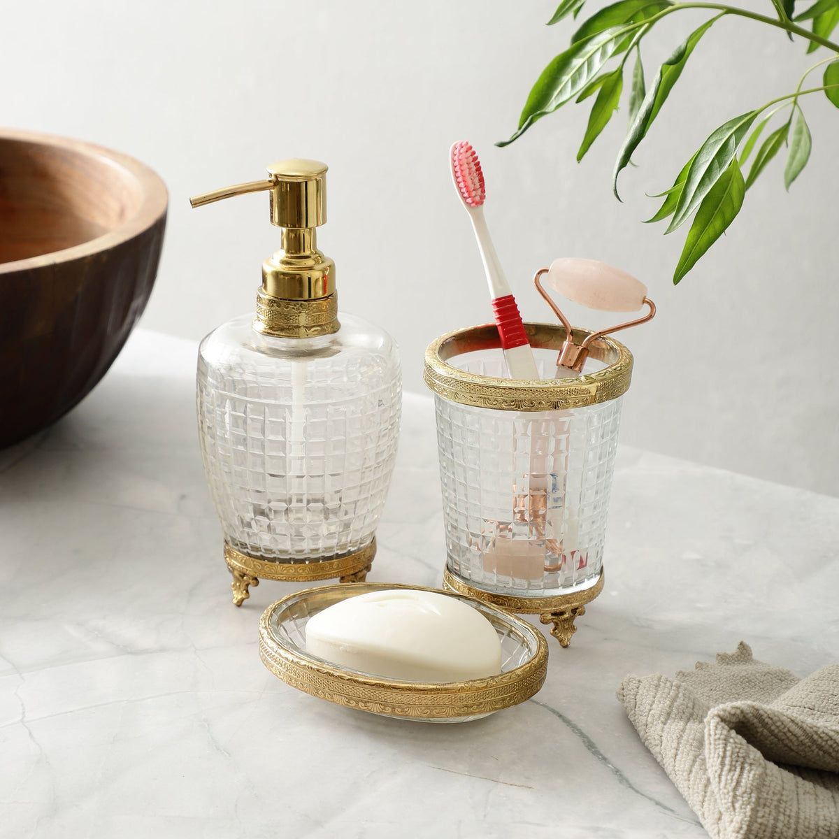 Alteza crystal Cut bathroom set in gold M.M.I. OVERSEAS