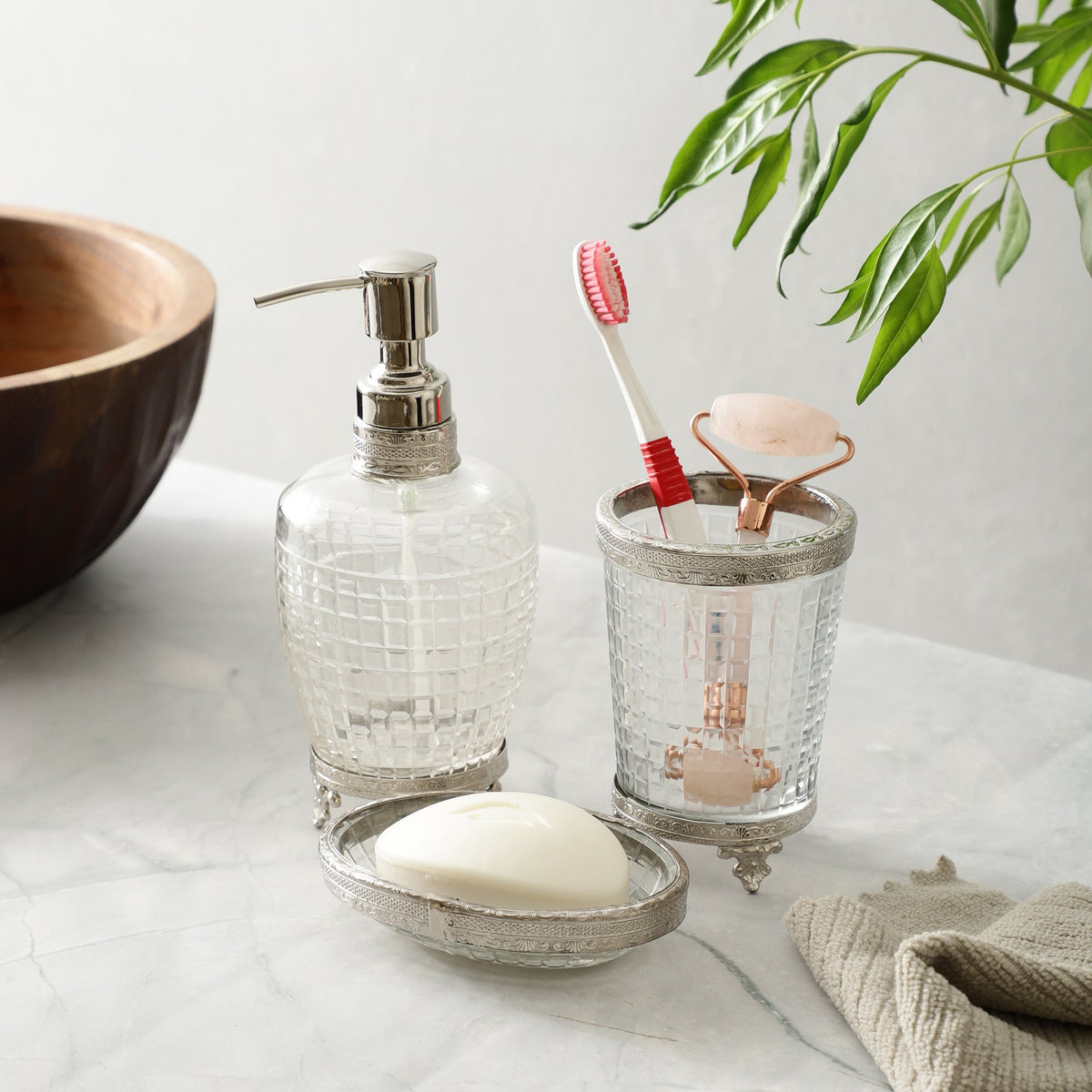 Alvario crystal Cut bathroom set in silver M.M.I. OVERSEAS