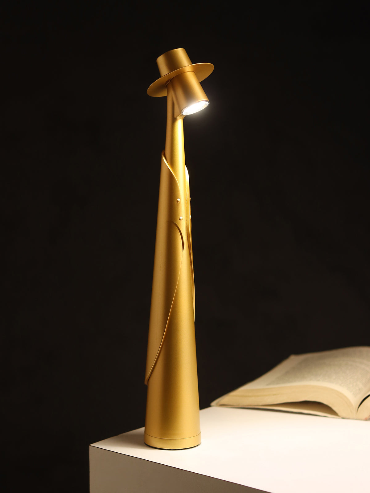 Baron Fedora Lamp