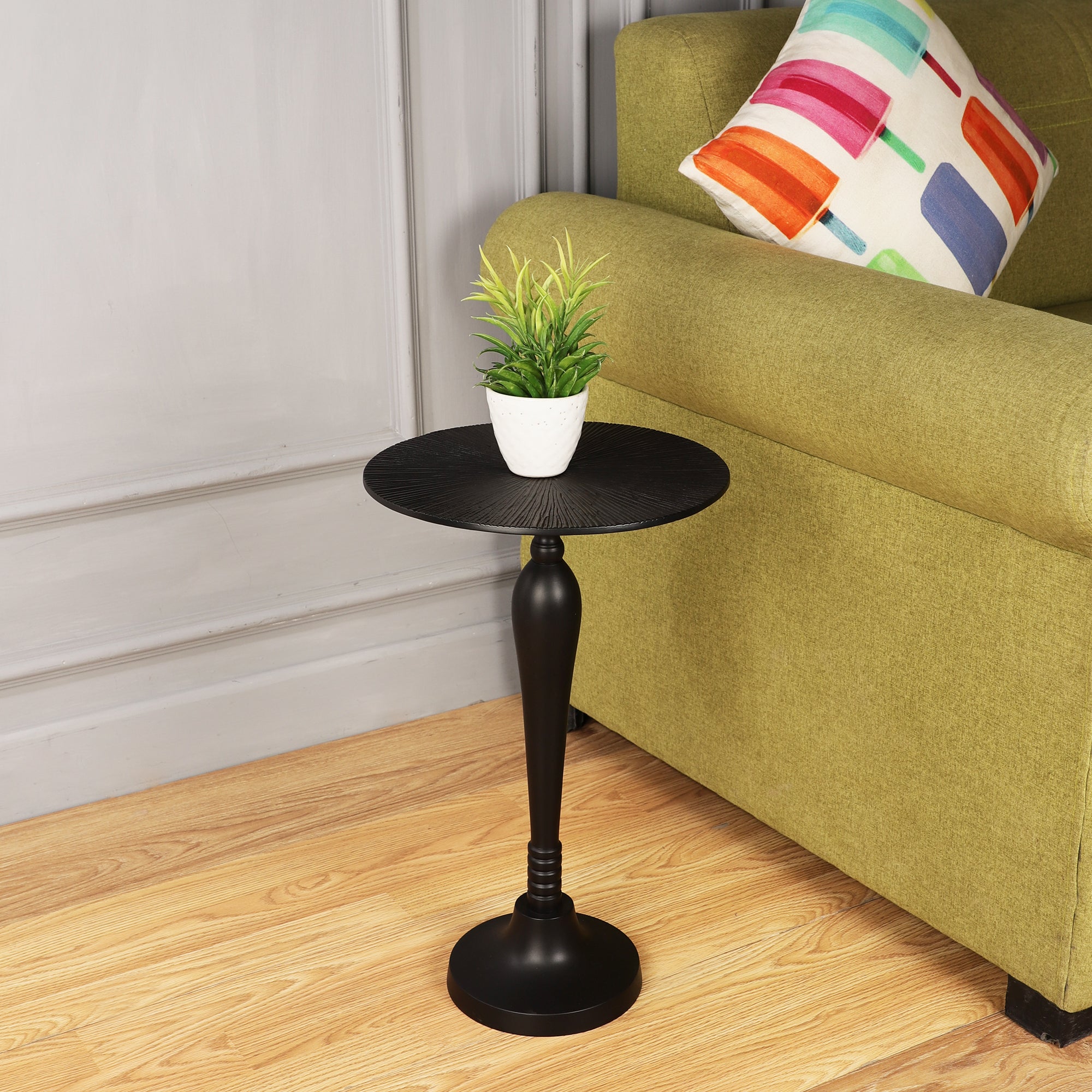 The Carla Side Table By Décor De Maison In Classical Design In Raw Black Finish -OUCHART