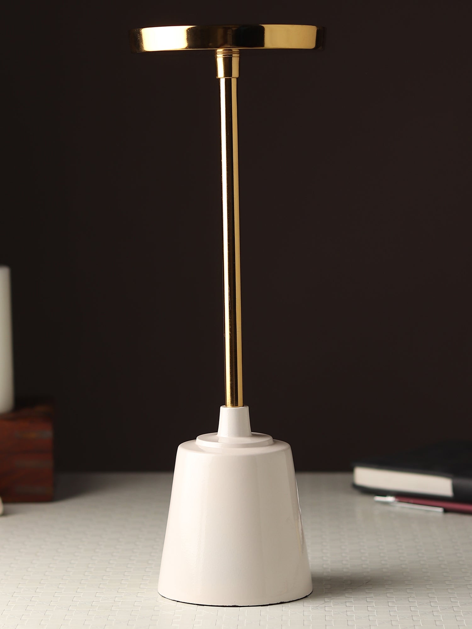 Altura Medio Gold Candle holder Medium