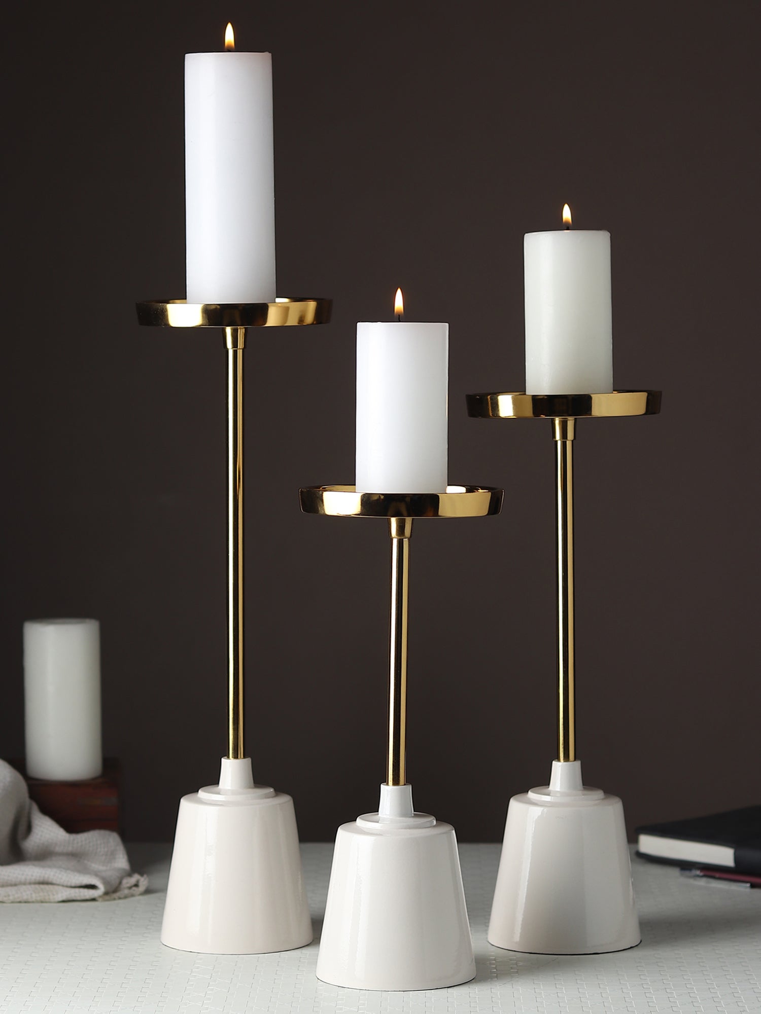 Altura Medio Gold Candle holder Medium