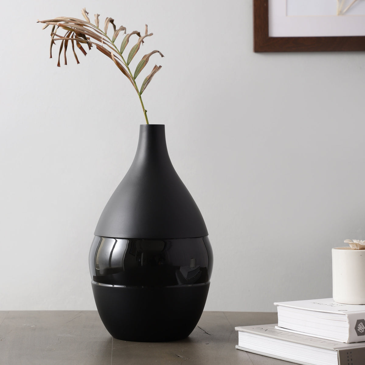 Vesera Black Enamel Vase Large M.M.I. OVERSEAS