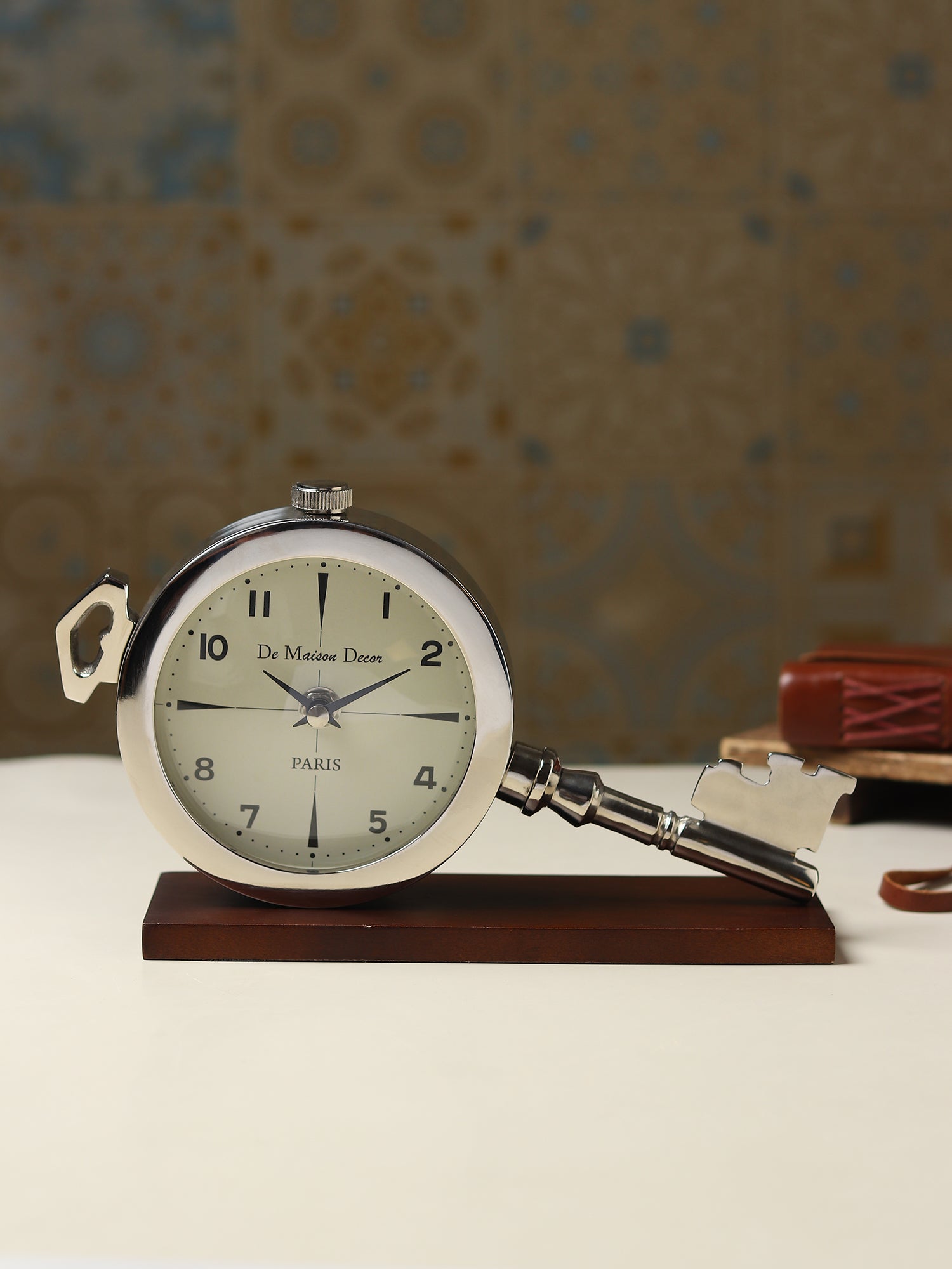 Areios Table clock in Silver - OUCHCART | Table clock