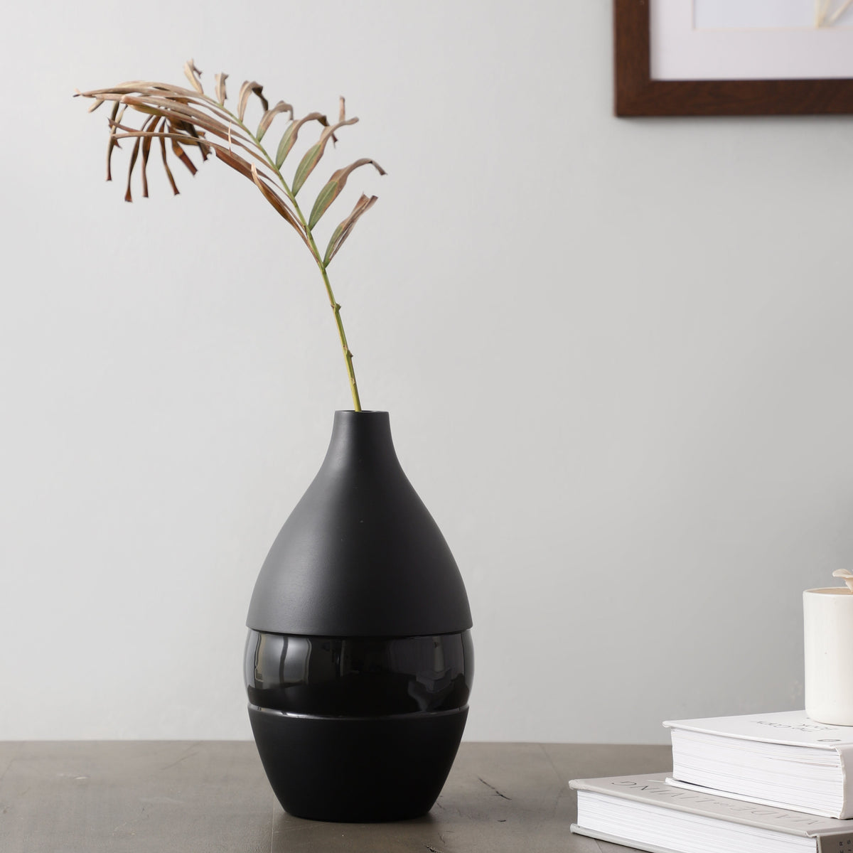Vesera Black Enamel Vase M.M.I. OVERSEAS