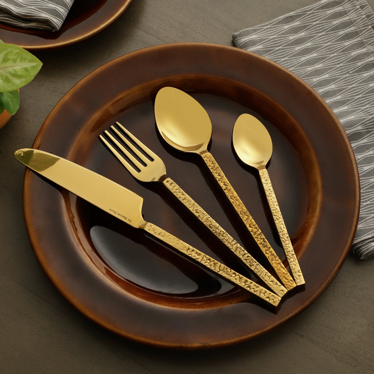Ember Texture Cutlery Set M.M.I. OVERSEAS