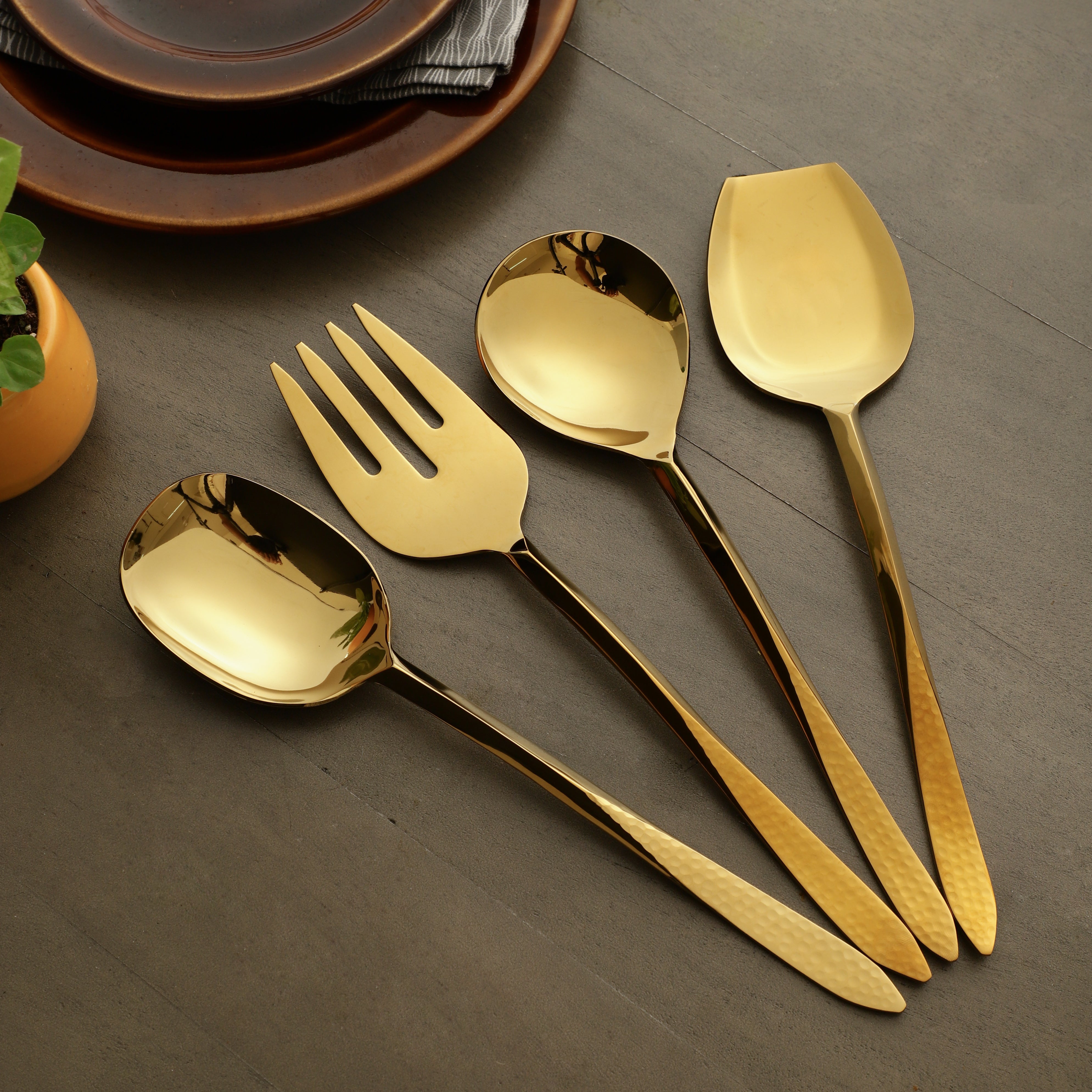 Dune Hammered Serving Set M.M.I. OVERSEAS
