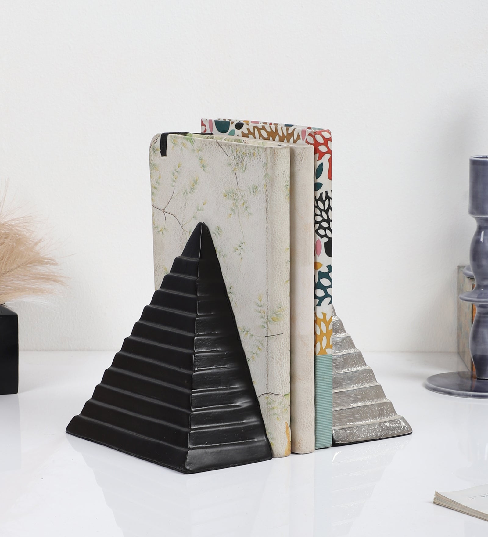 Pyramidon Bookend