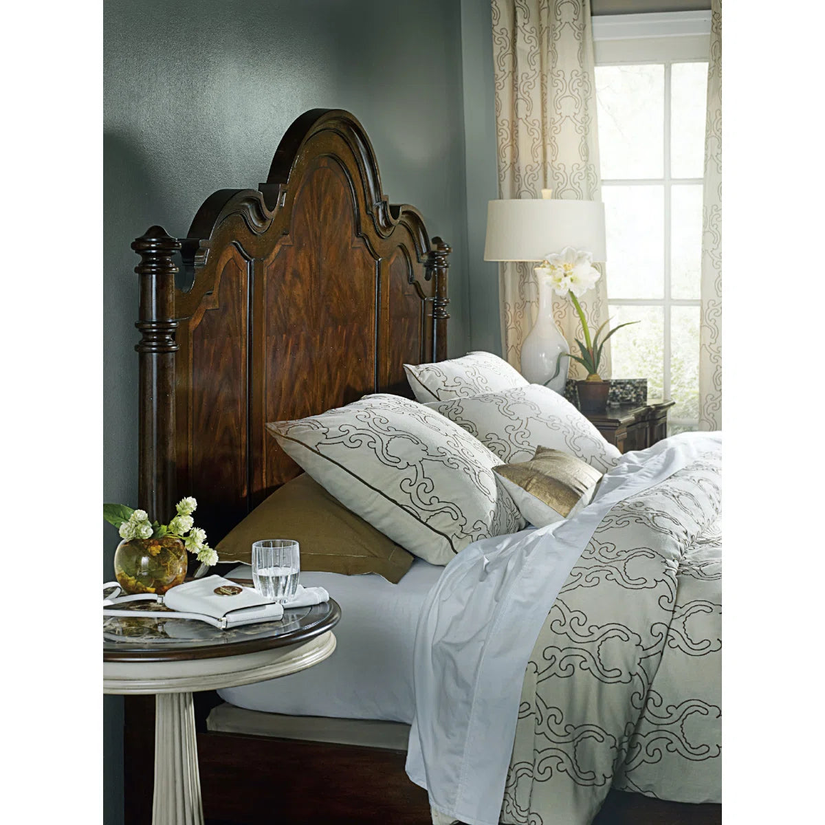 Leesburg Queen Poster Bed OUCH CART