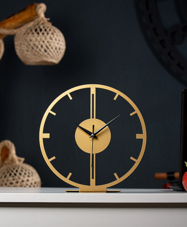 Gold strip table clock N.R.HOMESDECOR