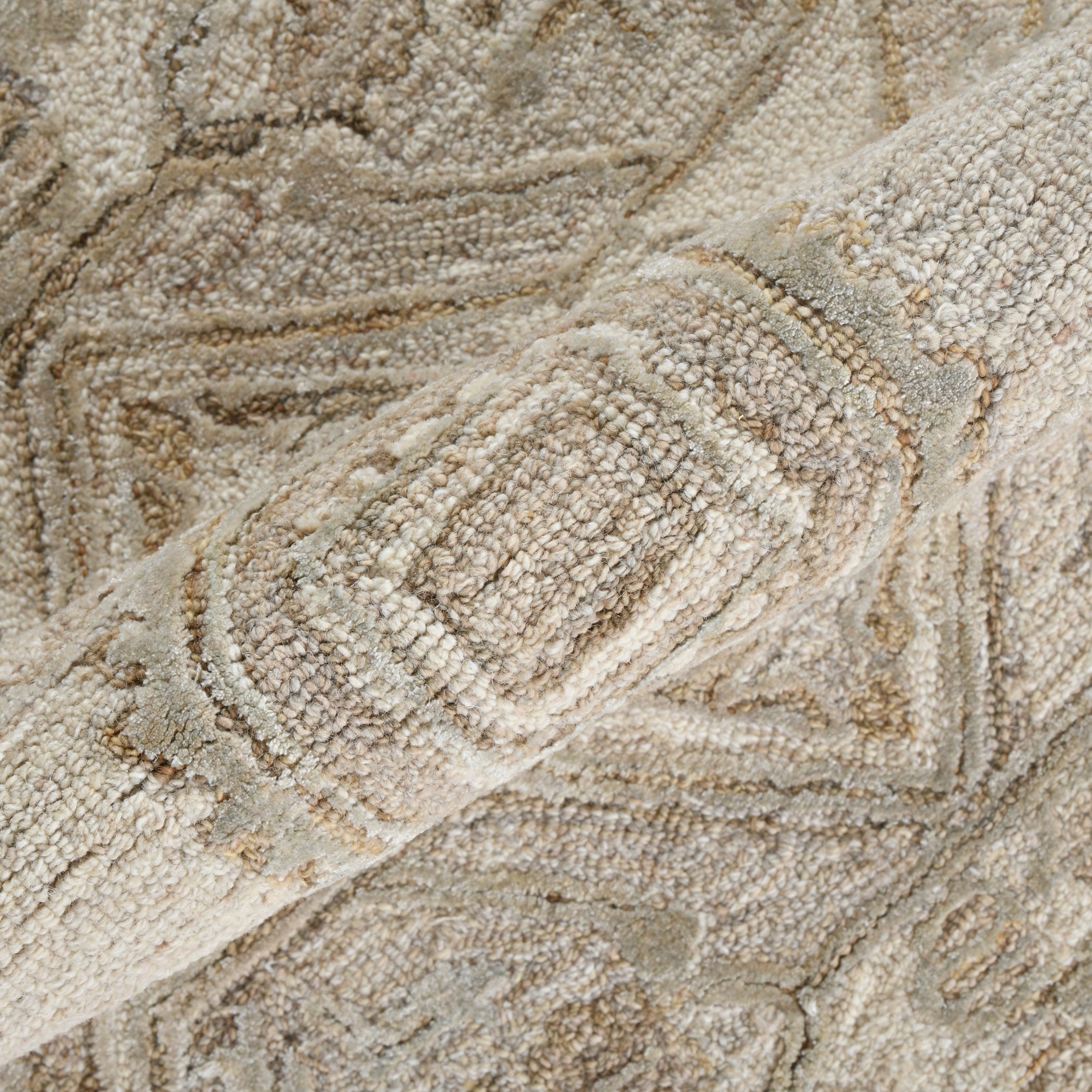 Saraswati Global Rug , Handcrafted Area Rug, 8x10 Feet, Wool & Viscose Rug, Luxurious Anti-Skid & Anti Slip Backing Carpet , Ideal for Bedroom, Living Room, and Dining Room, Kids Room, Office Rug.