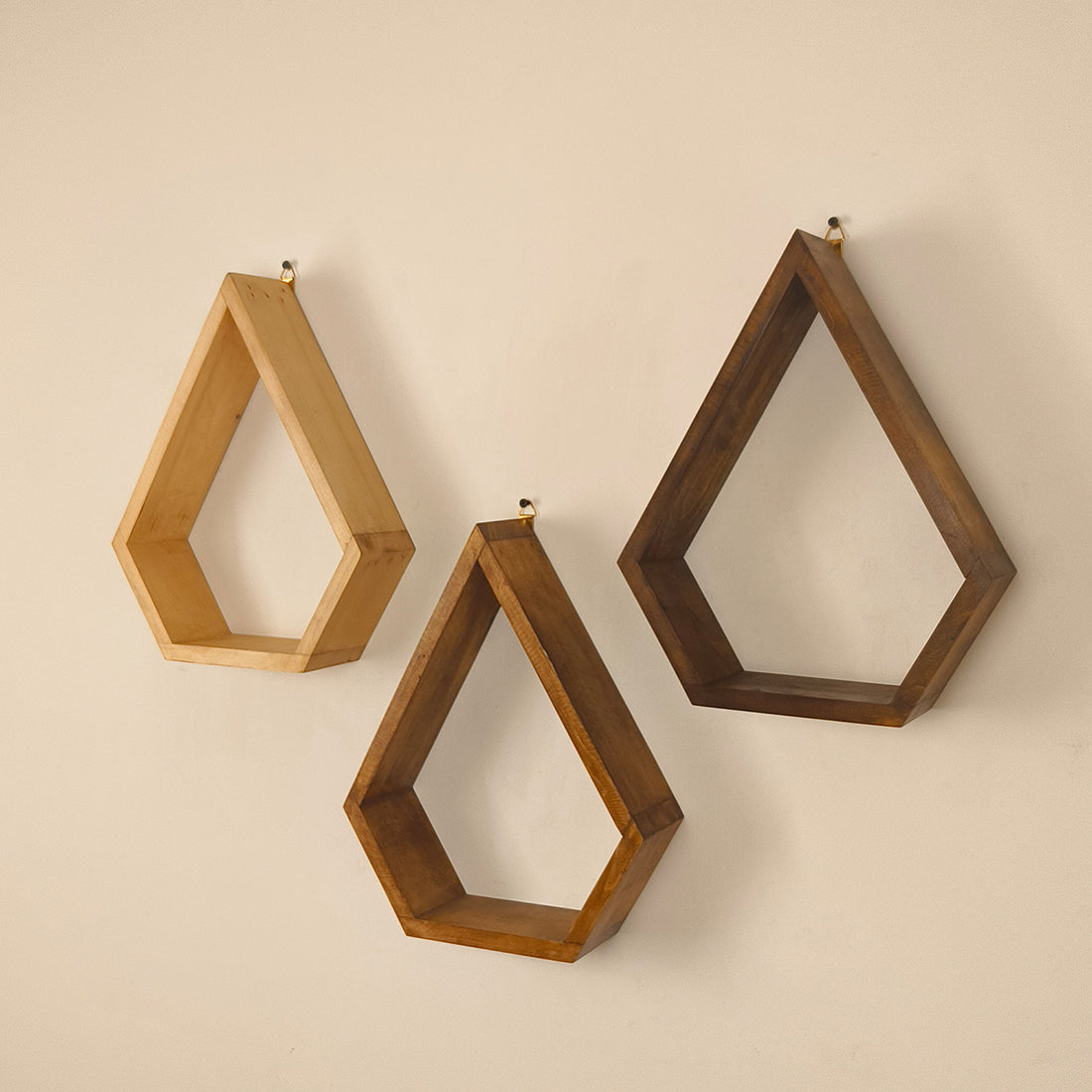 WILLIAM III Diamond Shaped Set of 3 Wooden Wall Shelves
