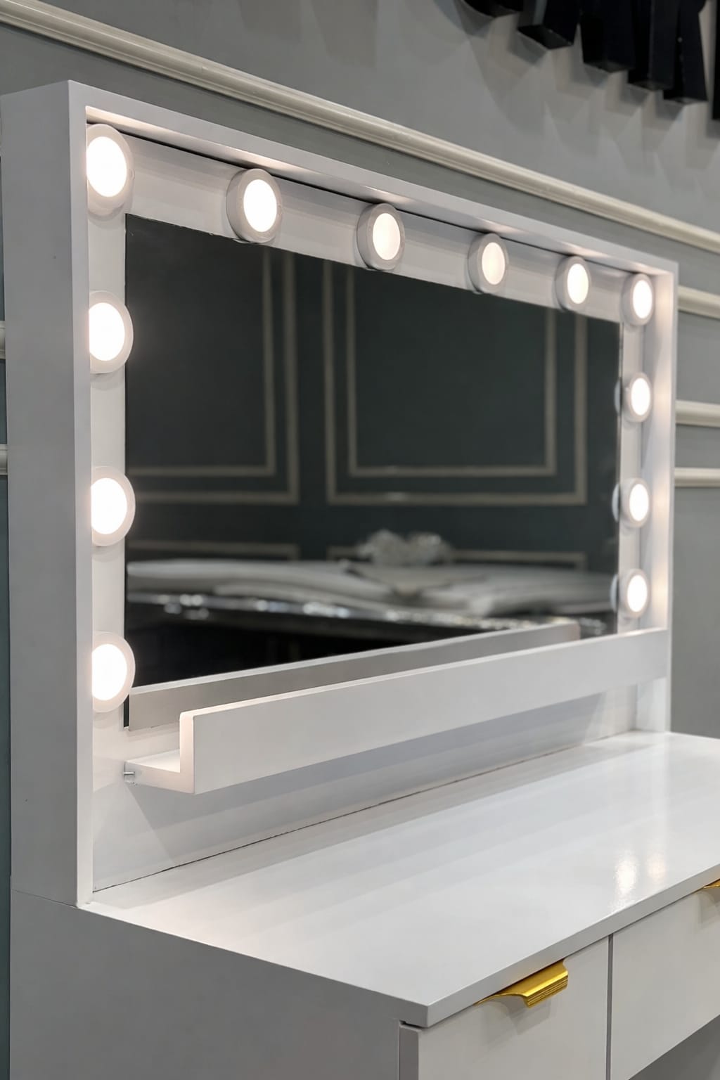 Vanity Table with Lighted Mirror, 9 Drawers, Built-In Power Outlet, and Spacious Storage OUCH CART