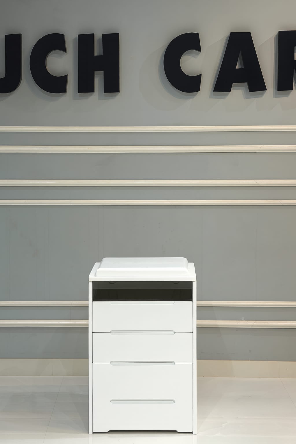 47’’ High-End Makeup Vanity Set with Glass Top, 5 Drawers, Built-In Power & Stool