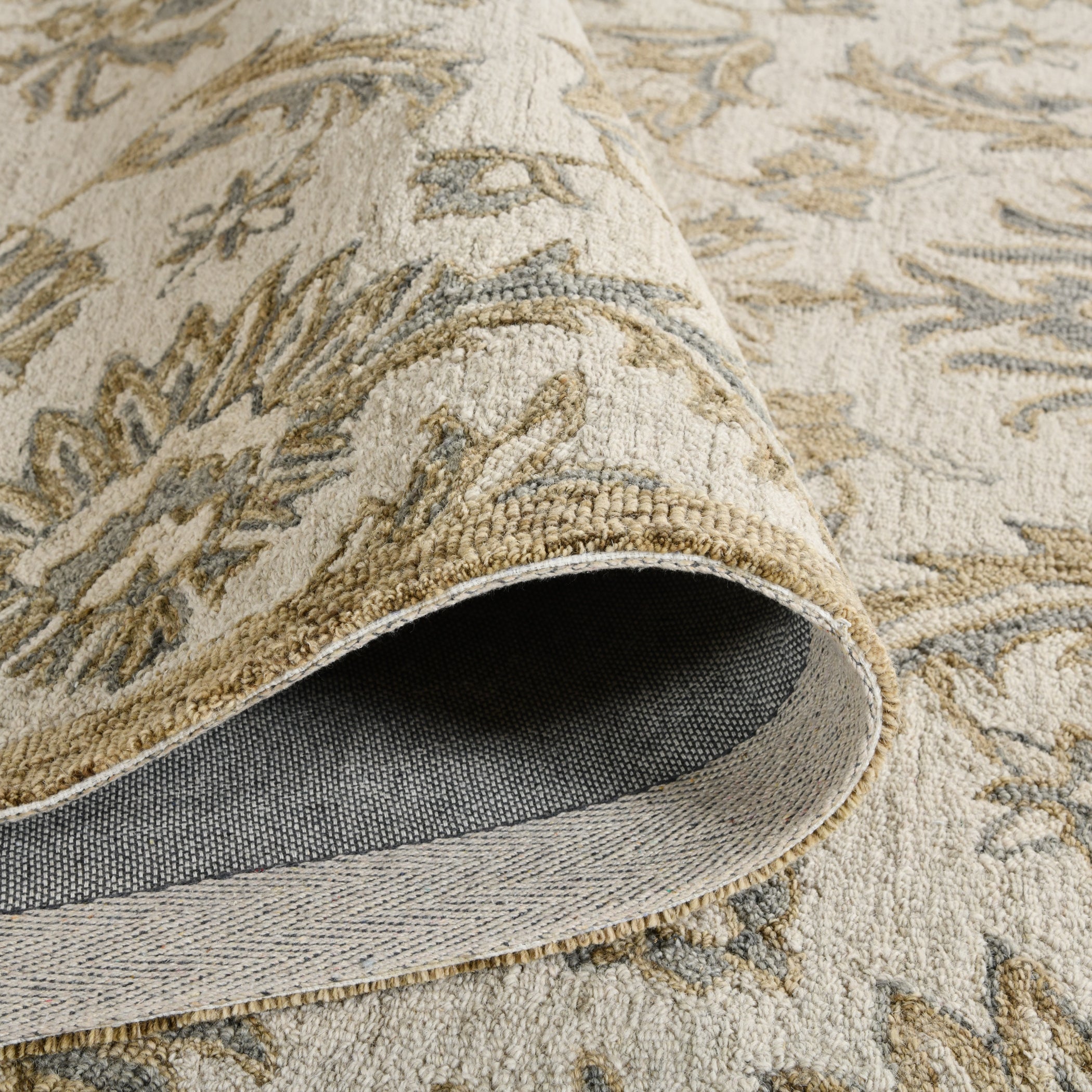 Saraswati Global Rug , Handmade Area Rug, 4x6 Feet, Wool & Viscose Rug, Luxurious Anti-Skid & Anti Slip Backing Carpet , Ideal for Bedroom, Living Room, and Dining Room, Kids Room, Office Rug.