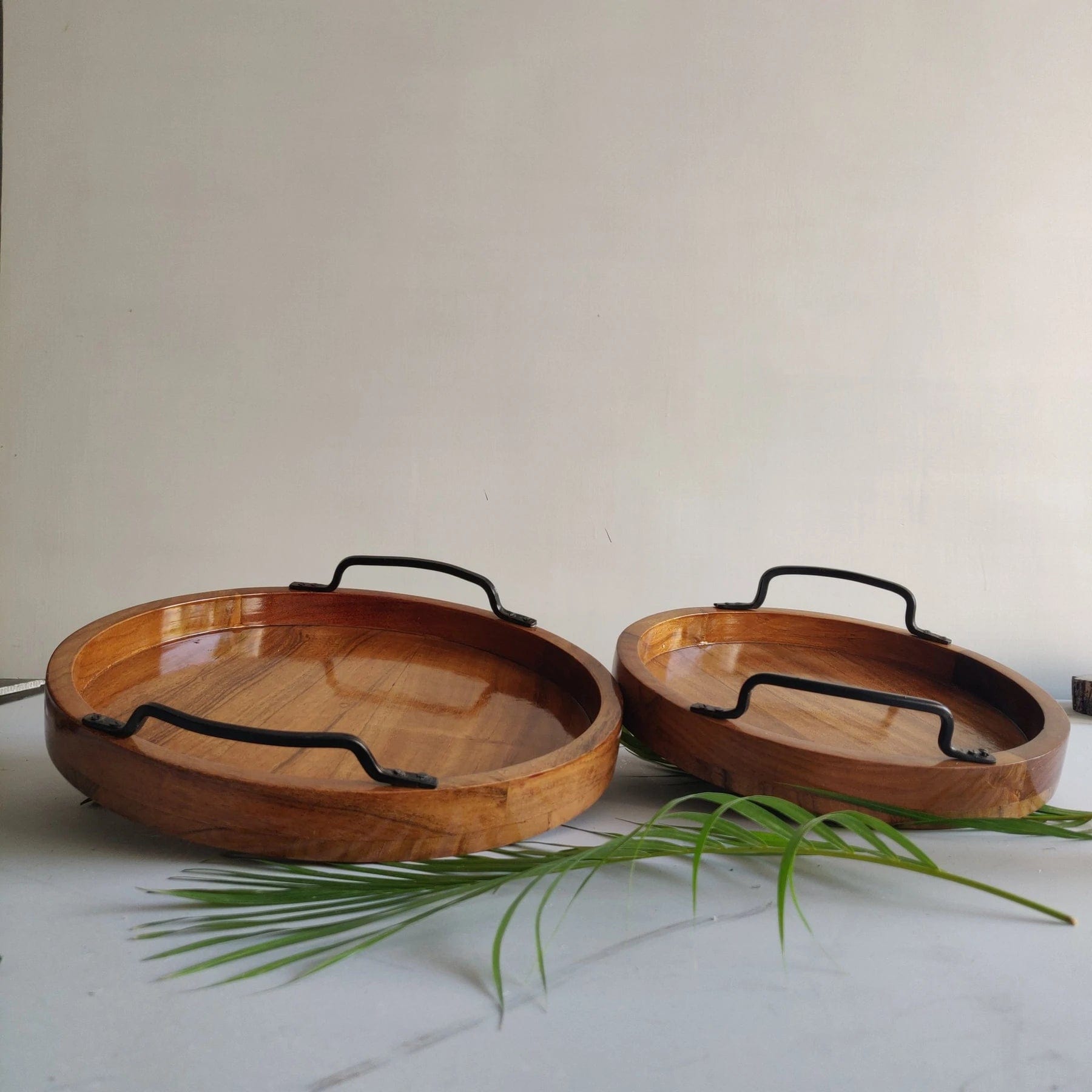 MODERN SERVING TRAY SET OF 2 WITH IRON HANDLE || ACACIA WOOD || WATER PROOF