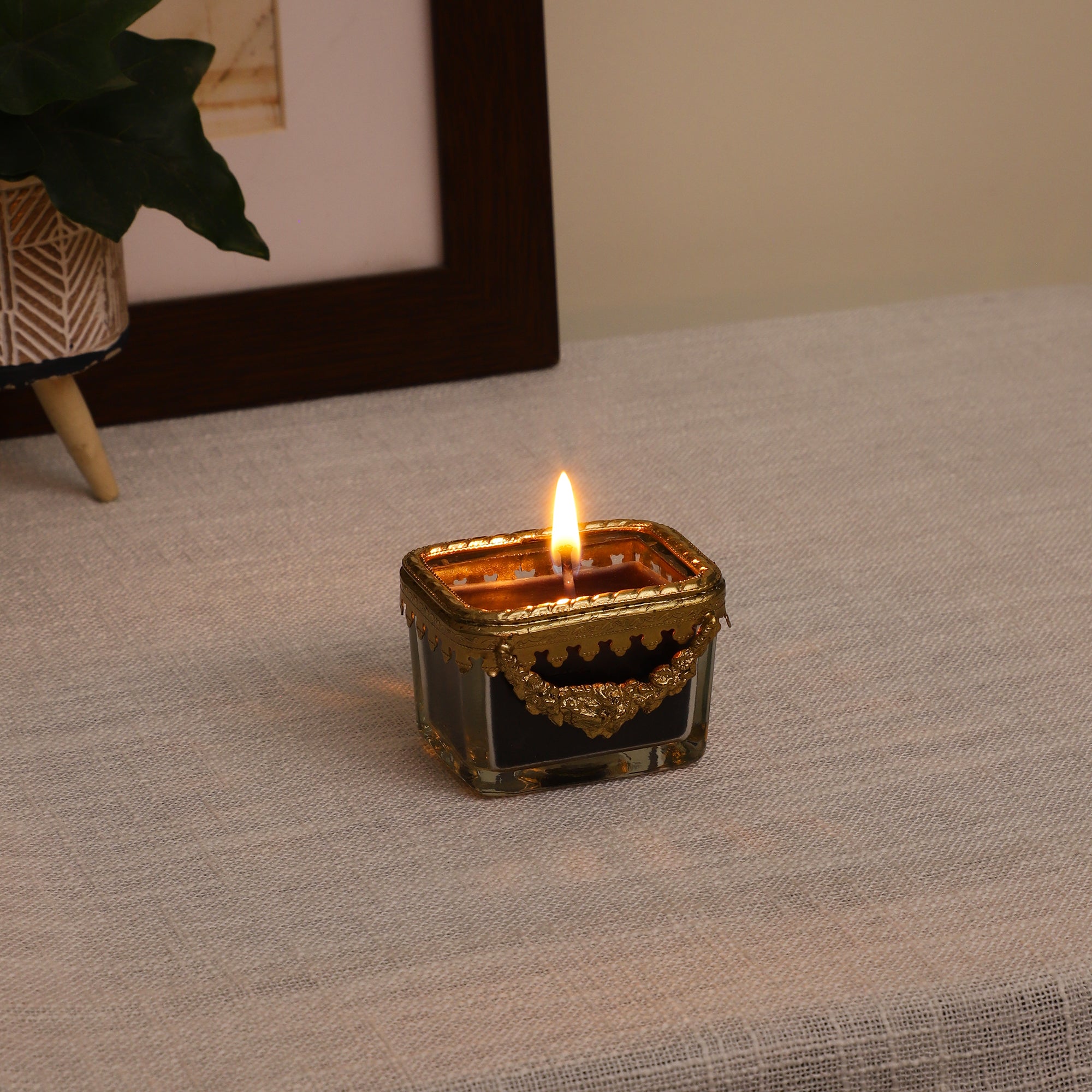 black velvet Scented candle glass jar with Golden Ring