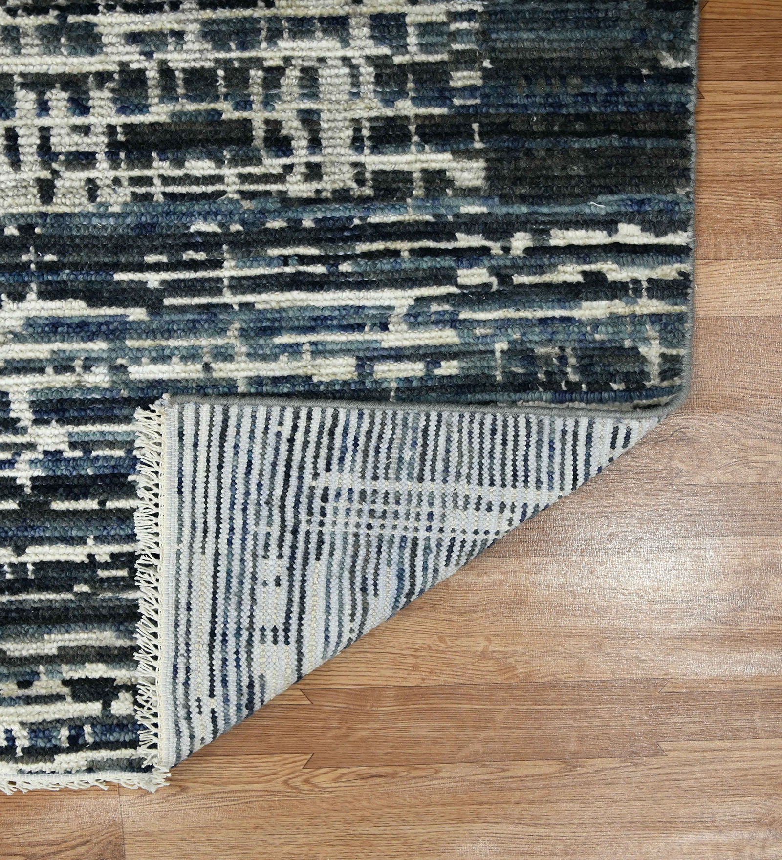 Metropolis Modern Pattern Hand Knotted  Rectangle Anti-Skid Designer Carpet, Prayer Rug For Office Cabins, Small Living Spaces - 2'X3'