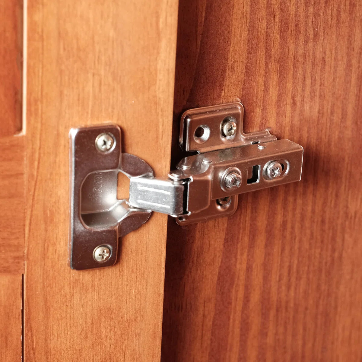 2-Door Solid Wood Wardrobe Armoire Primm Flexible with Secure Lock