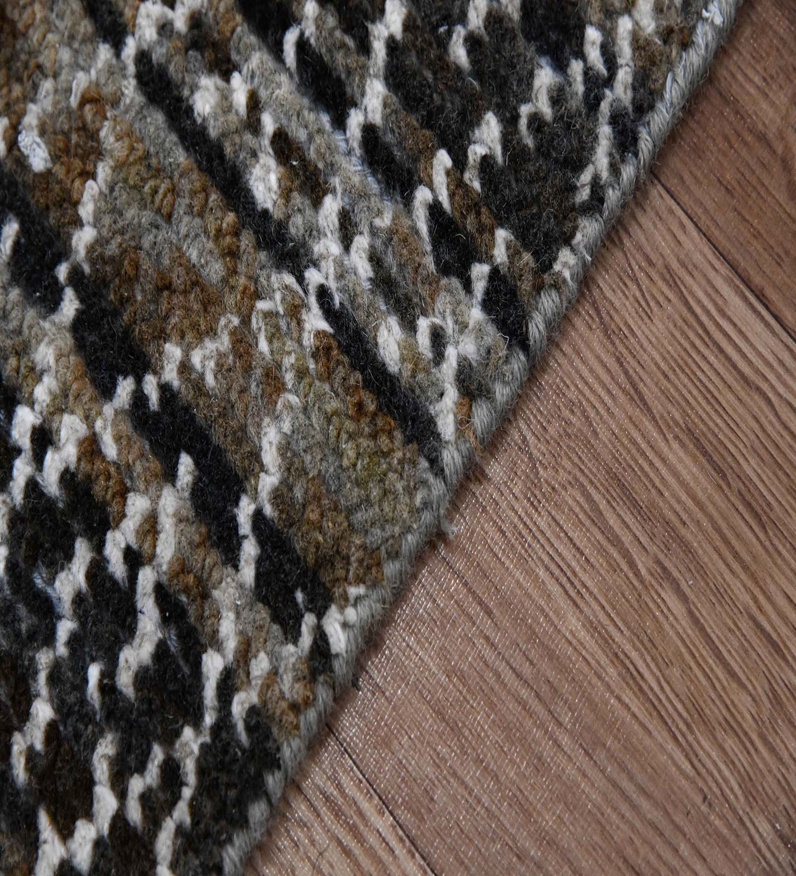 Metropolis Modern Pattern Hand Knotted  Rectangle Anti-Skid Designer Carpet, Prayer Rug For Office Cabins, Small Living Spaces - 2'X3'