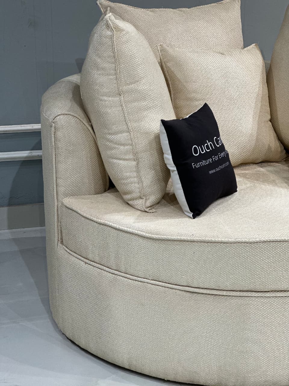 Pillow Top Arm Sofa with Cushions