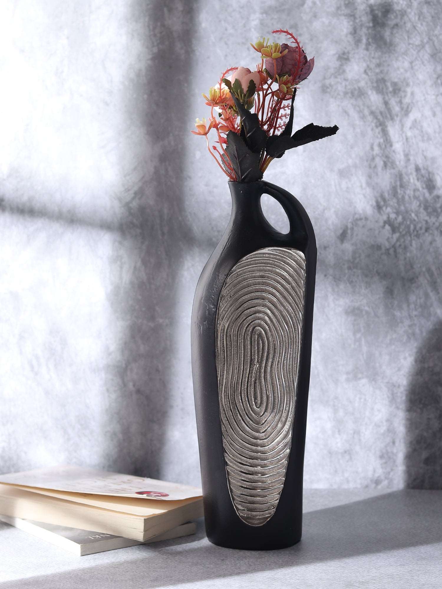 Alloy Art Vase in Black Silver