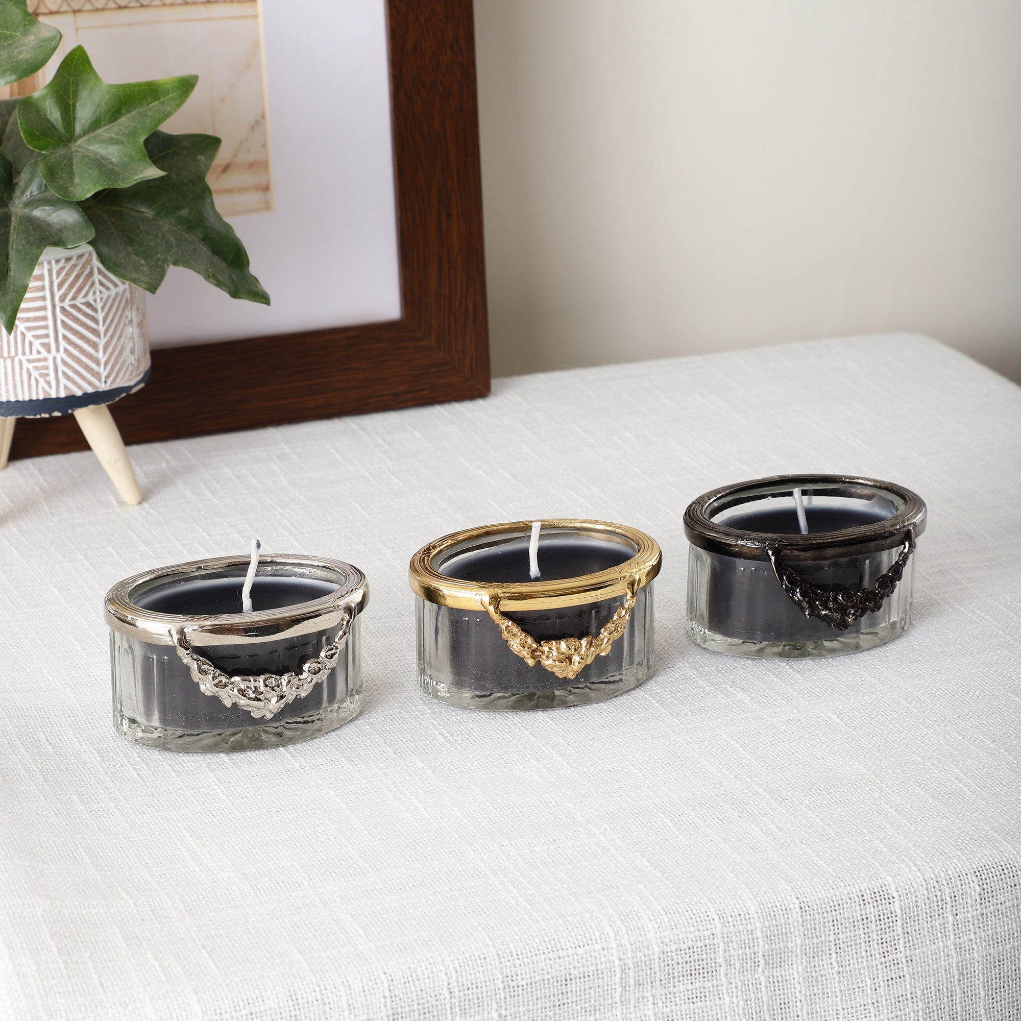 Black Velvet Scented Candle Jar With Golden Ring - OUCHCART