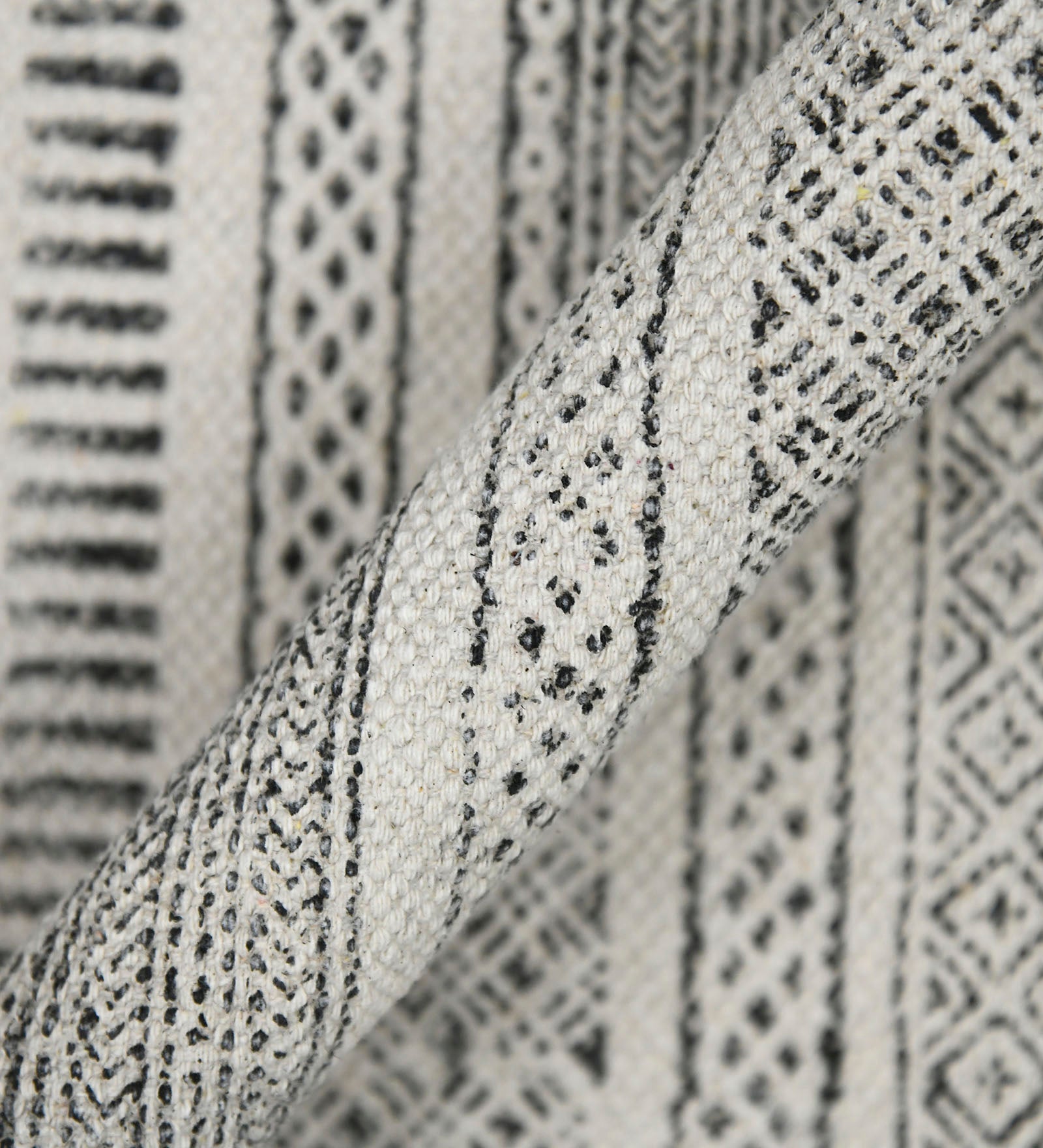 Dune Modern Pattern Hand Woven  Rectangle Anti-Skid Designer Carpet, Prayer Rug For Office Cabins, Small Living Spaces - 2'x3'