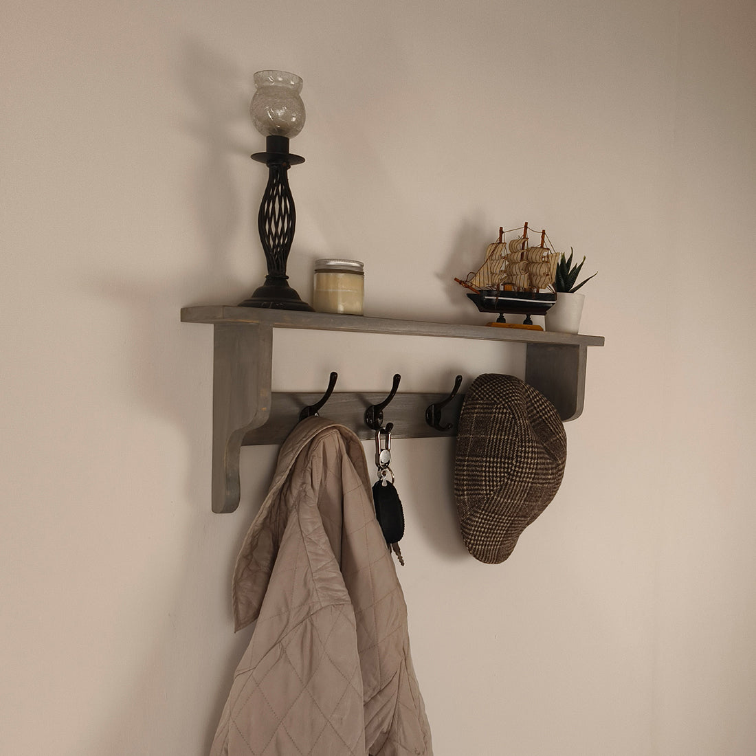 Brentwood Wooden Wall Shelf Organiser with Key Holders