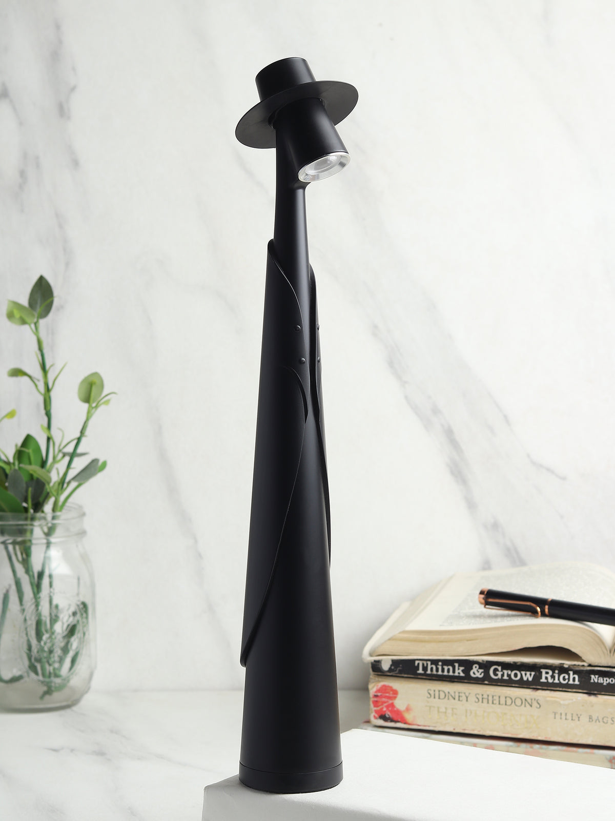 Baron Fedora Lamp