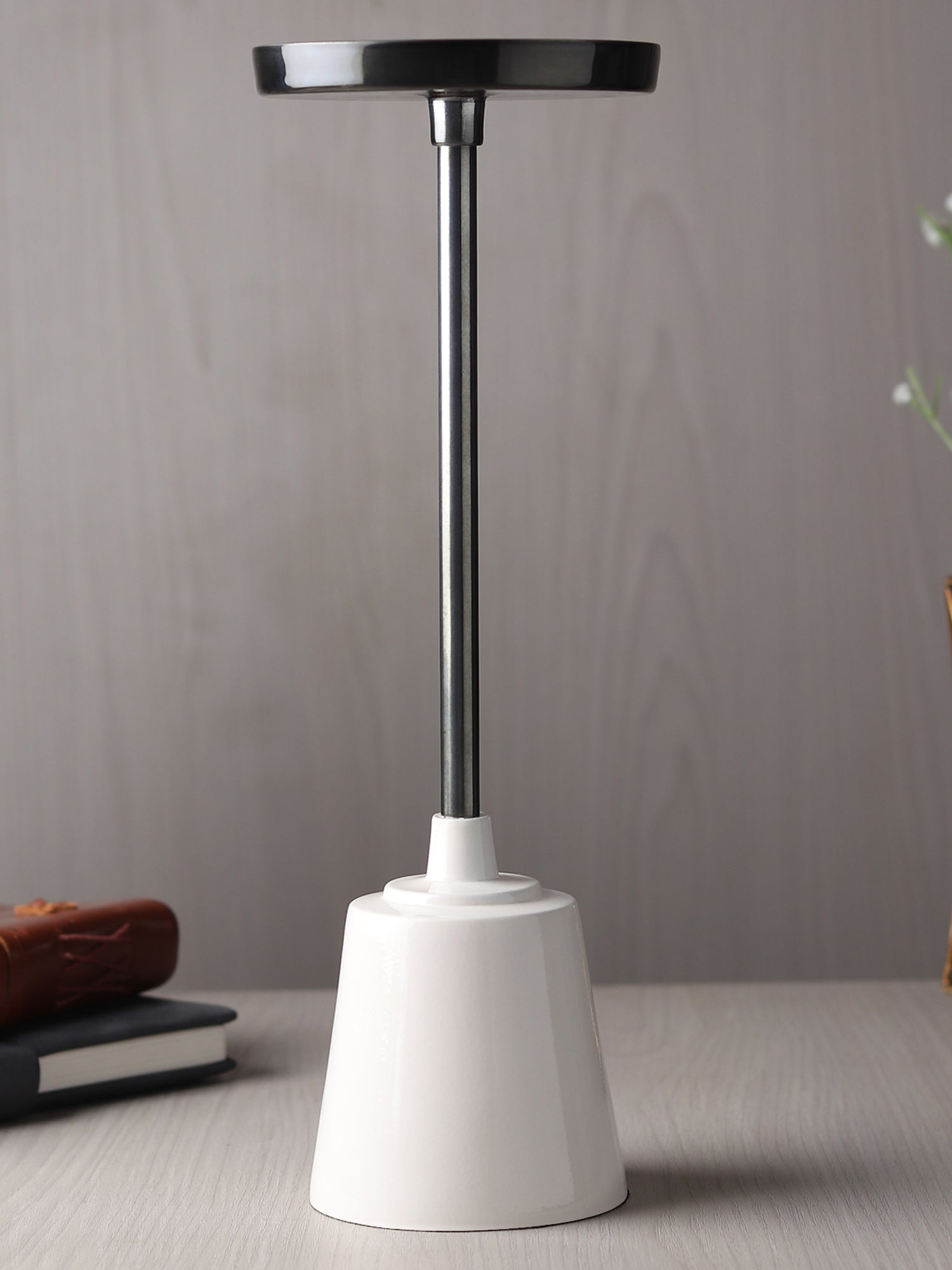 Altura Medio  Black Nickel  Candle holder Medium