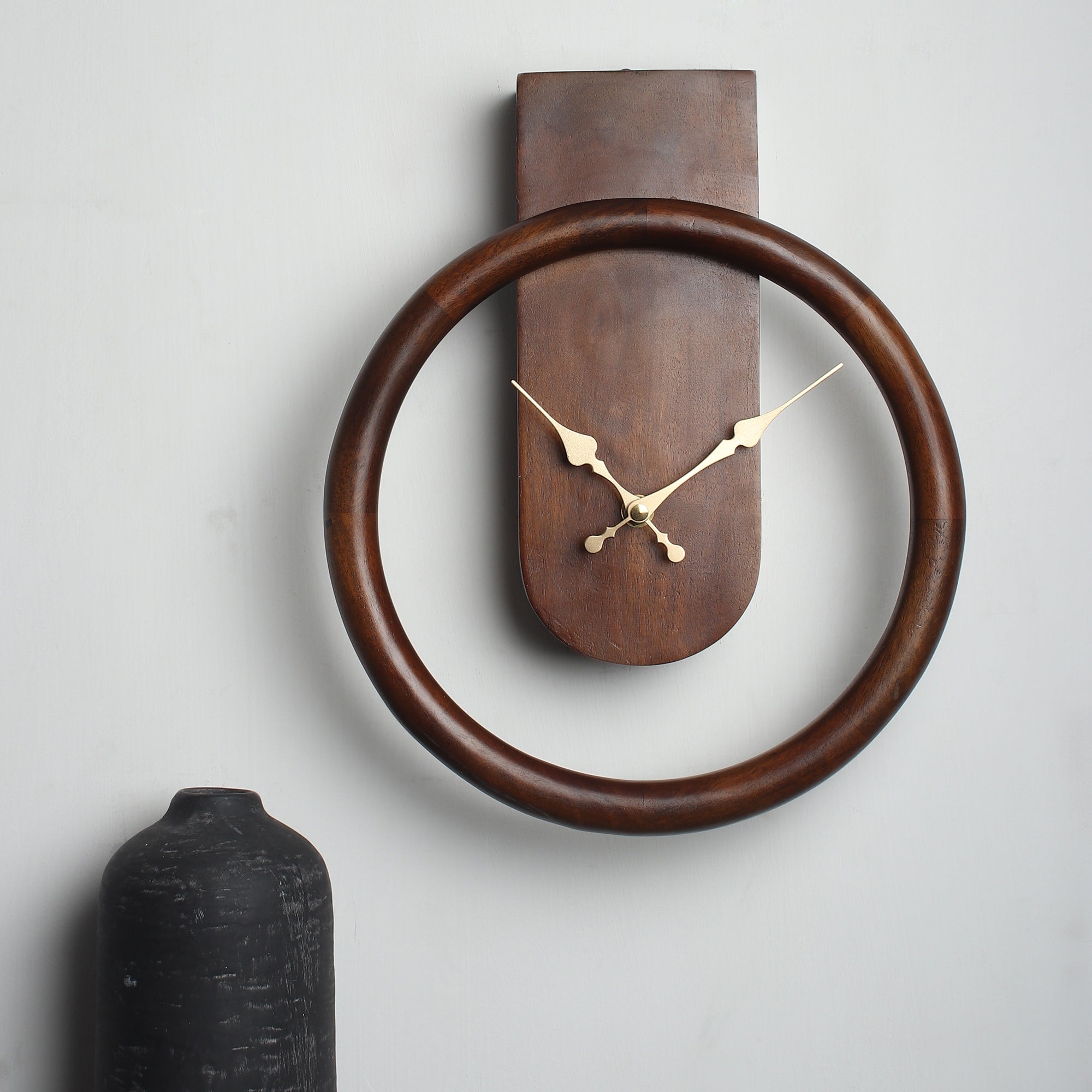 Dual Essence Clock in Brown