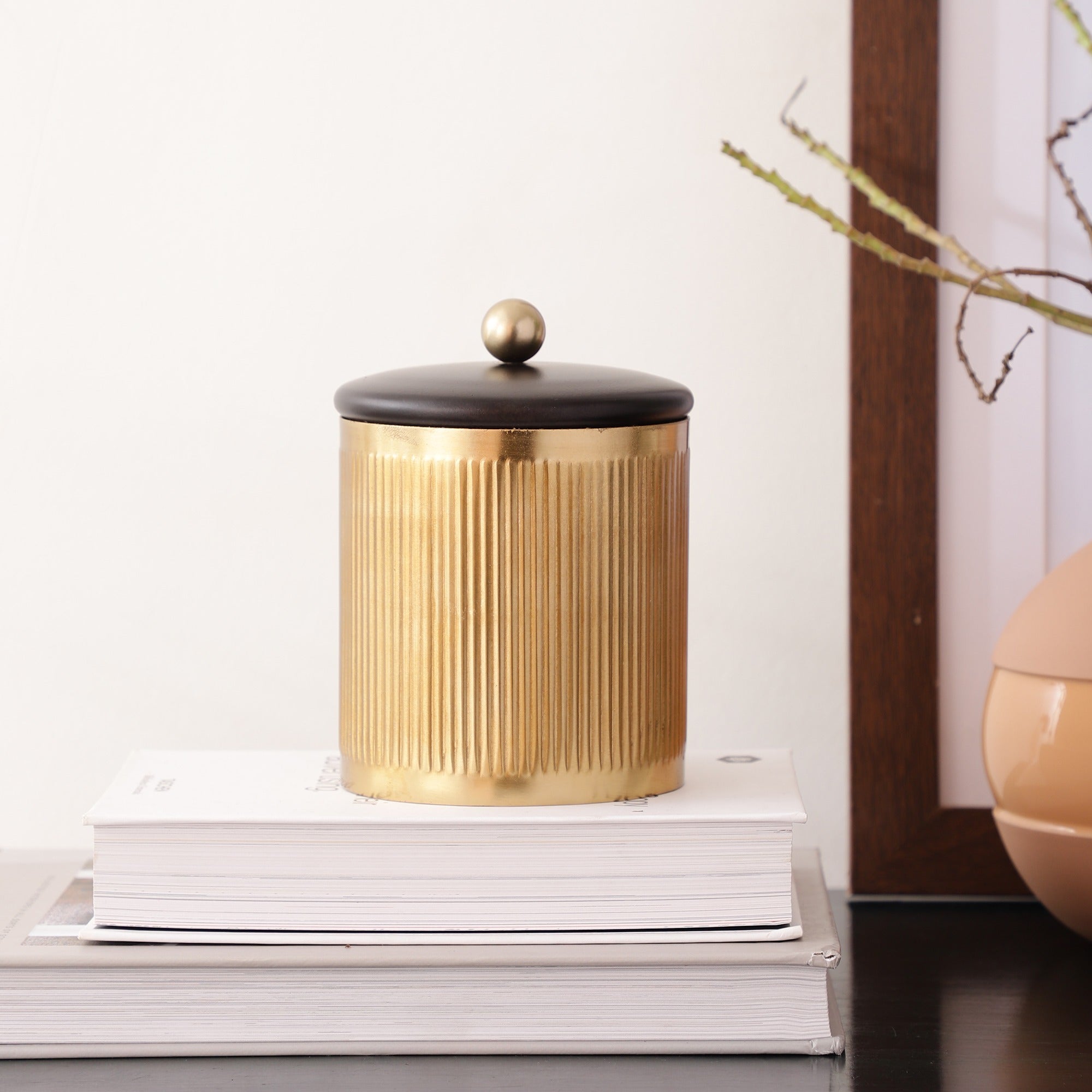 Luxora cylindrical box in Gold