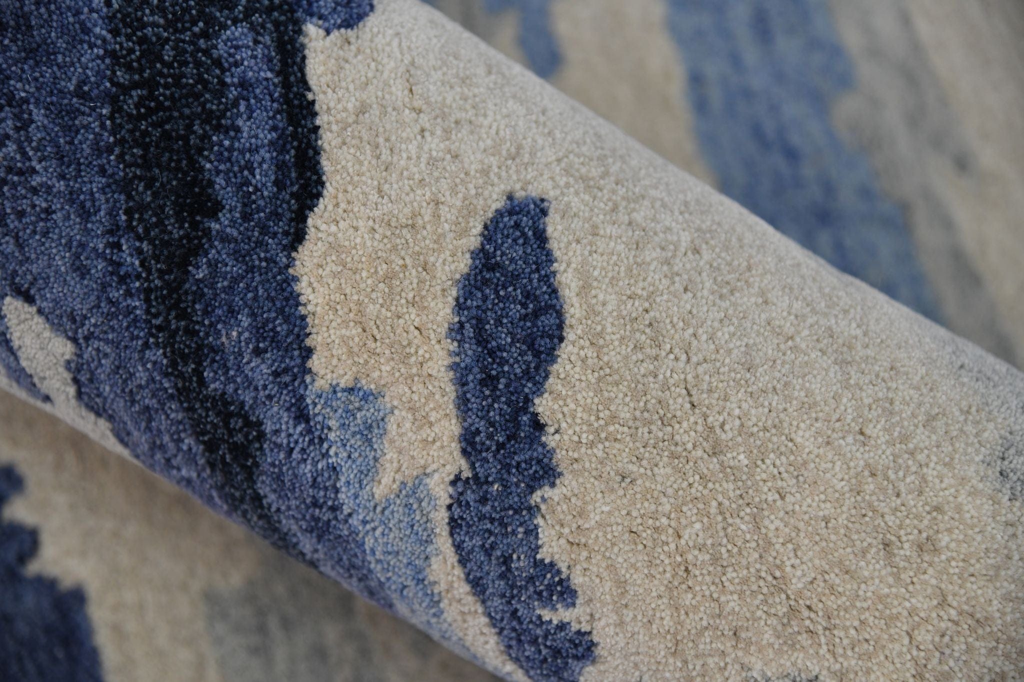 Navy Wool & Viscose Abstract 4x6 Feet  Hand-Tufted Carpet - Rug