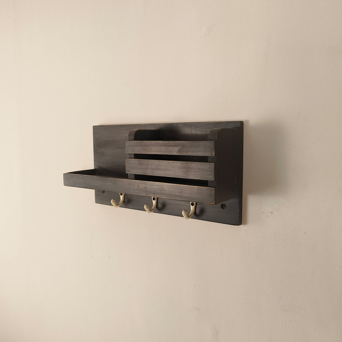 Richmond Wooden Wall Shelf Organiser with Key Holders