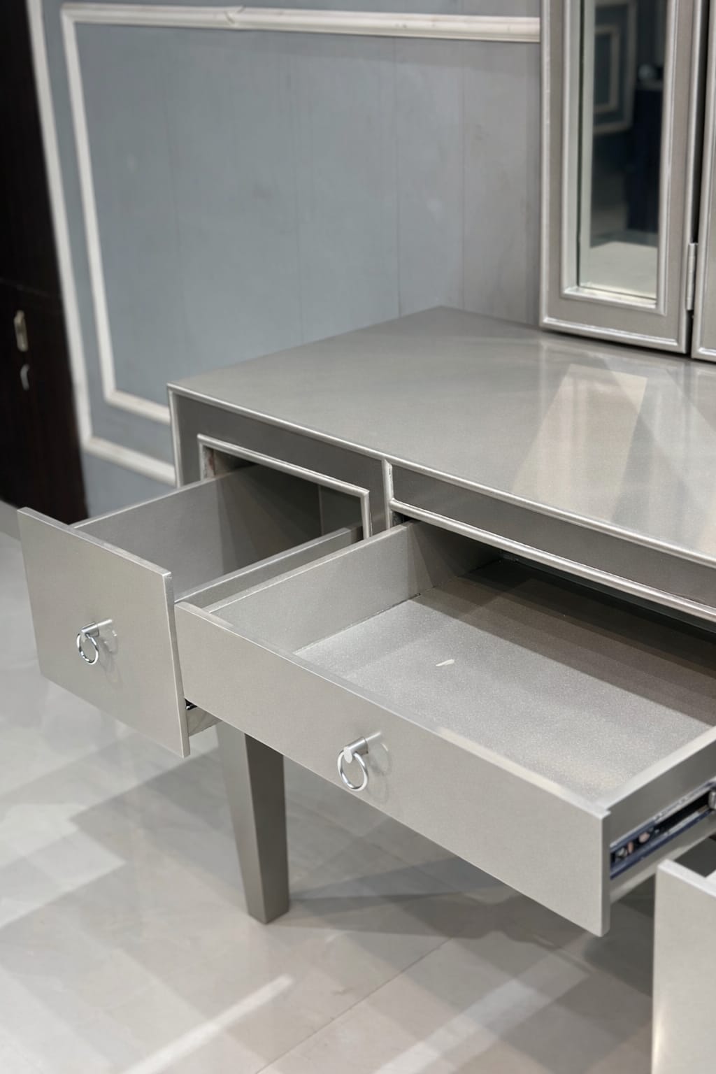 Marcin Vanity dressing table design with mirror with stool Vanity Desk Set with Mirror, Dressing Makeup Table Set with Stool, 3 Drawer for Bedroom