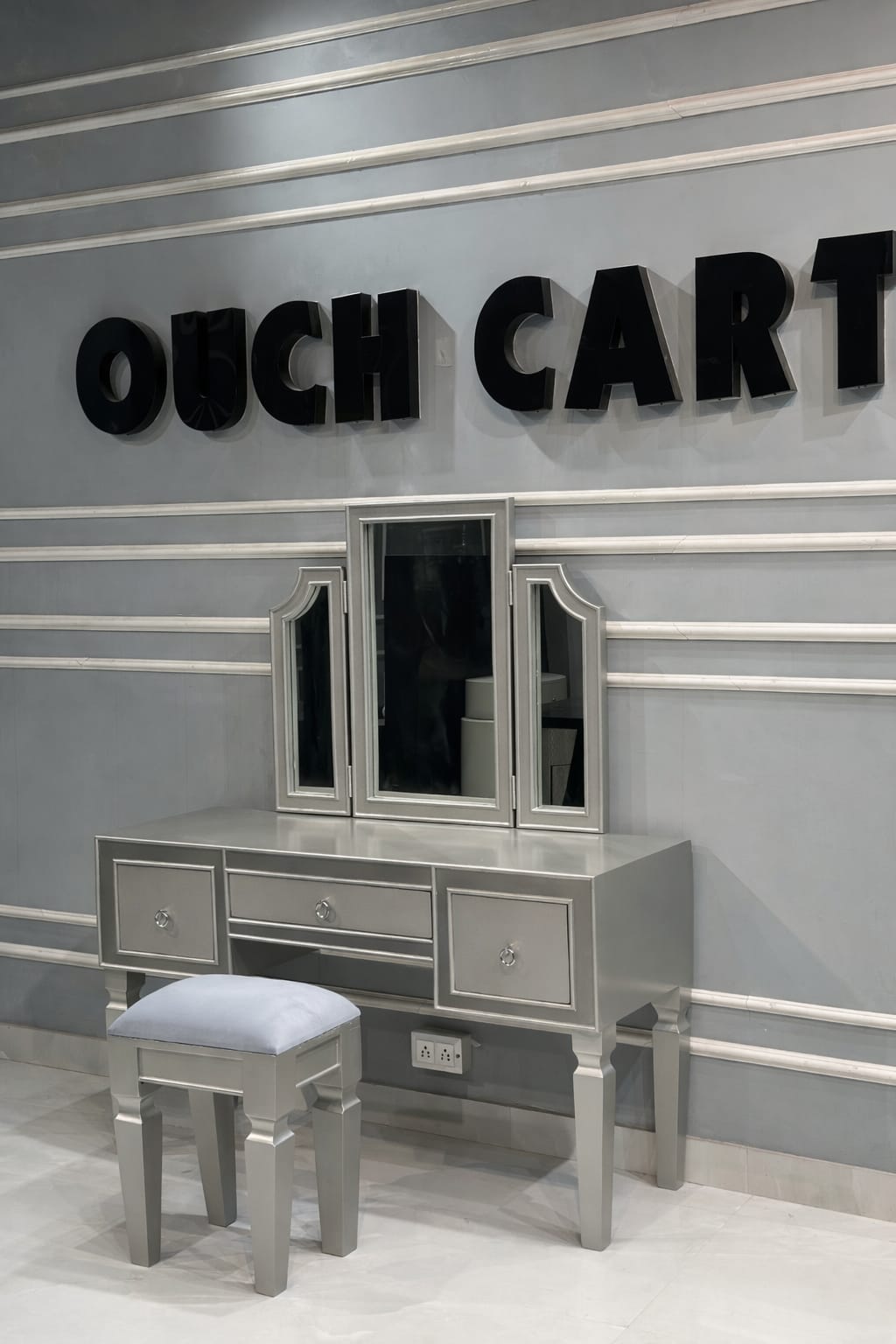 Marcin Vanity dressing table design with mirror with stool Vanity Desk Set with Mirror, Dressing Makeup Table Set with Stool, 3 Drawer for Bedroom