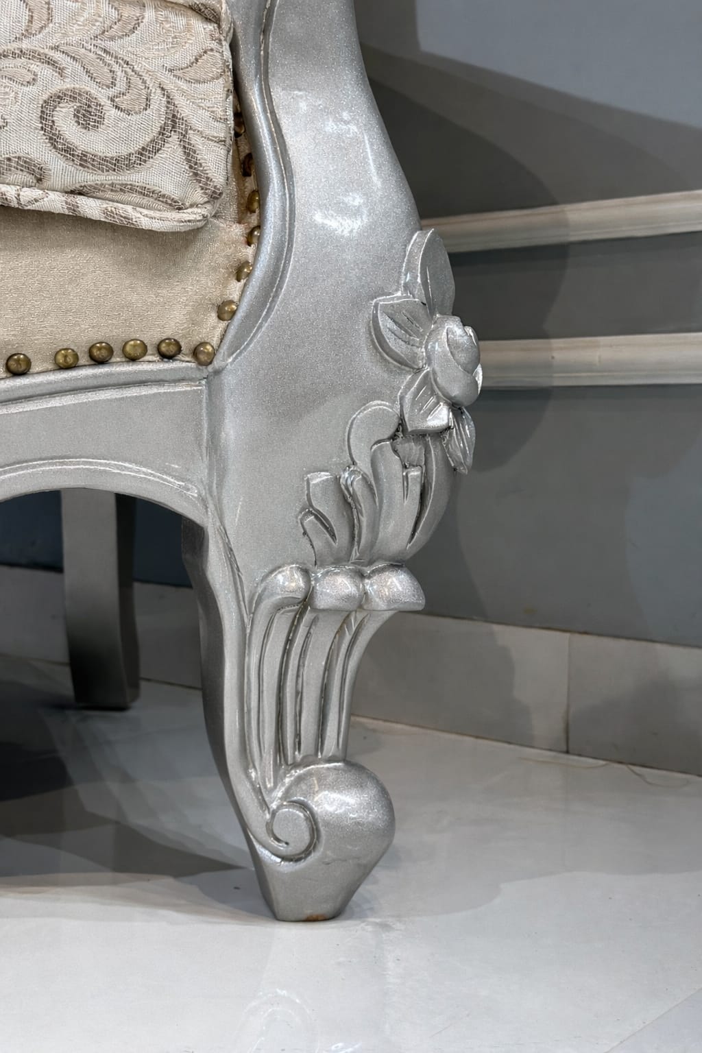 Handmade wooden standard sofa chair with amazing antique style look